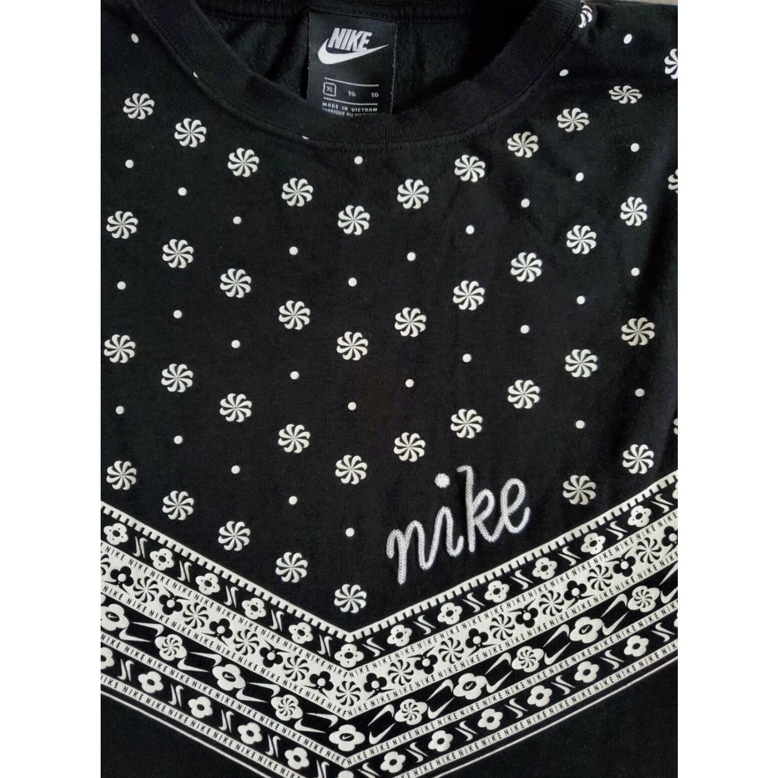 VINTAGE Nike Sweatshirt Crew Neck Sportswear Women’s Heritage Bandana Print Black XL