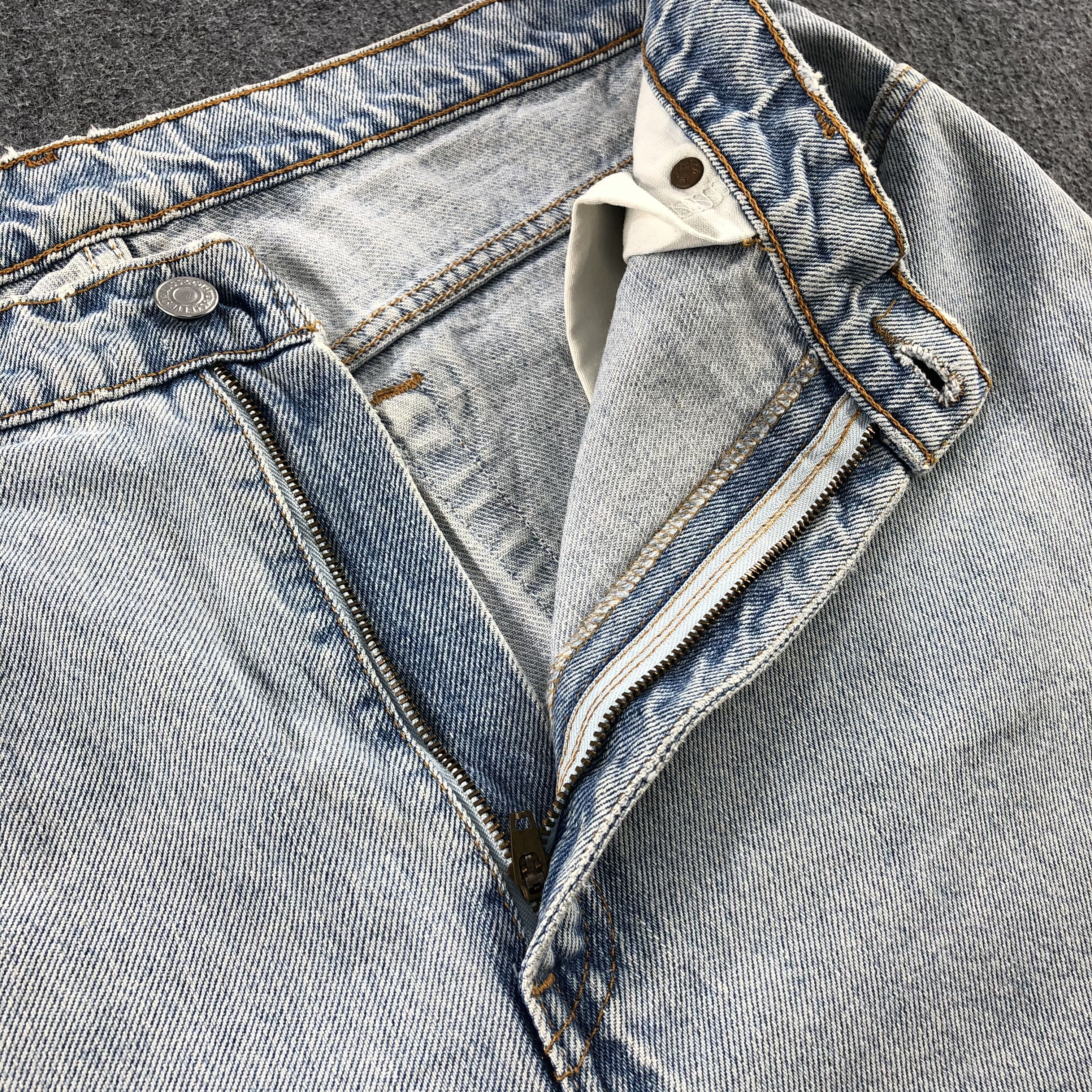 Levi's Vintage 90s Light Wash Levis Jeans- J1301 Size US 33 - 8 Thumbnail