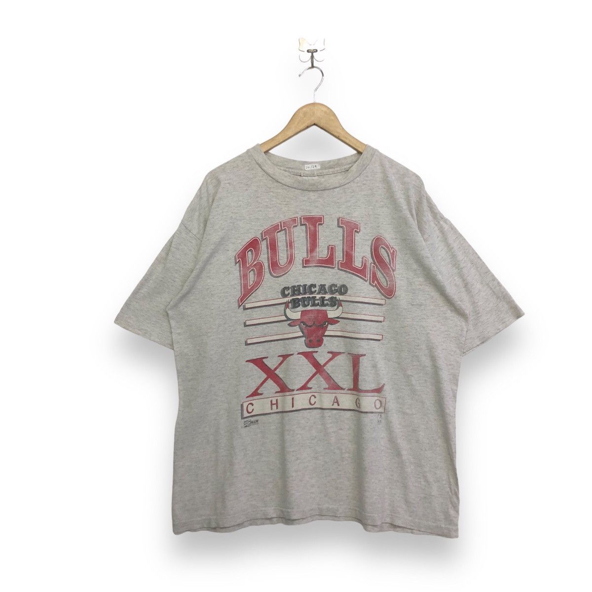 Vintage Chicago Bulls Logo Graphic NBA Tshirt