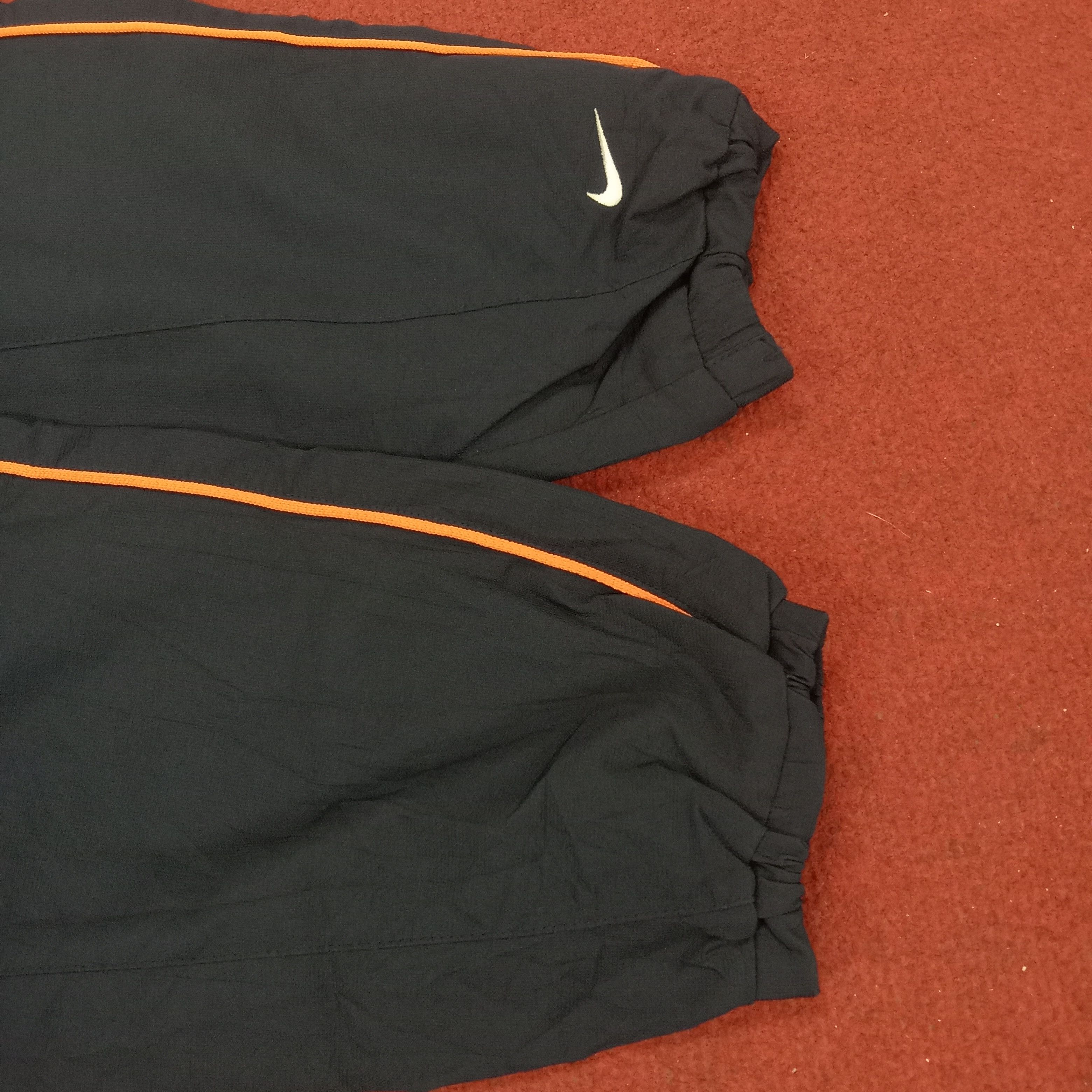 Nike × Vintage Nike Sportswear Style Small Logo Design Windbreaker Jacket Size US L / EU 52-54 / 3 - 7 Thumbnail