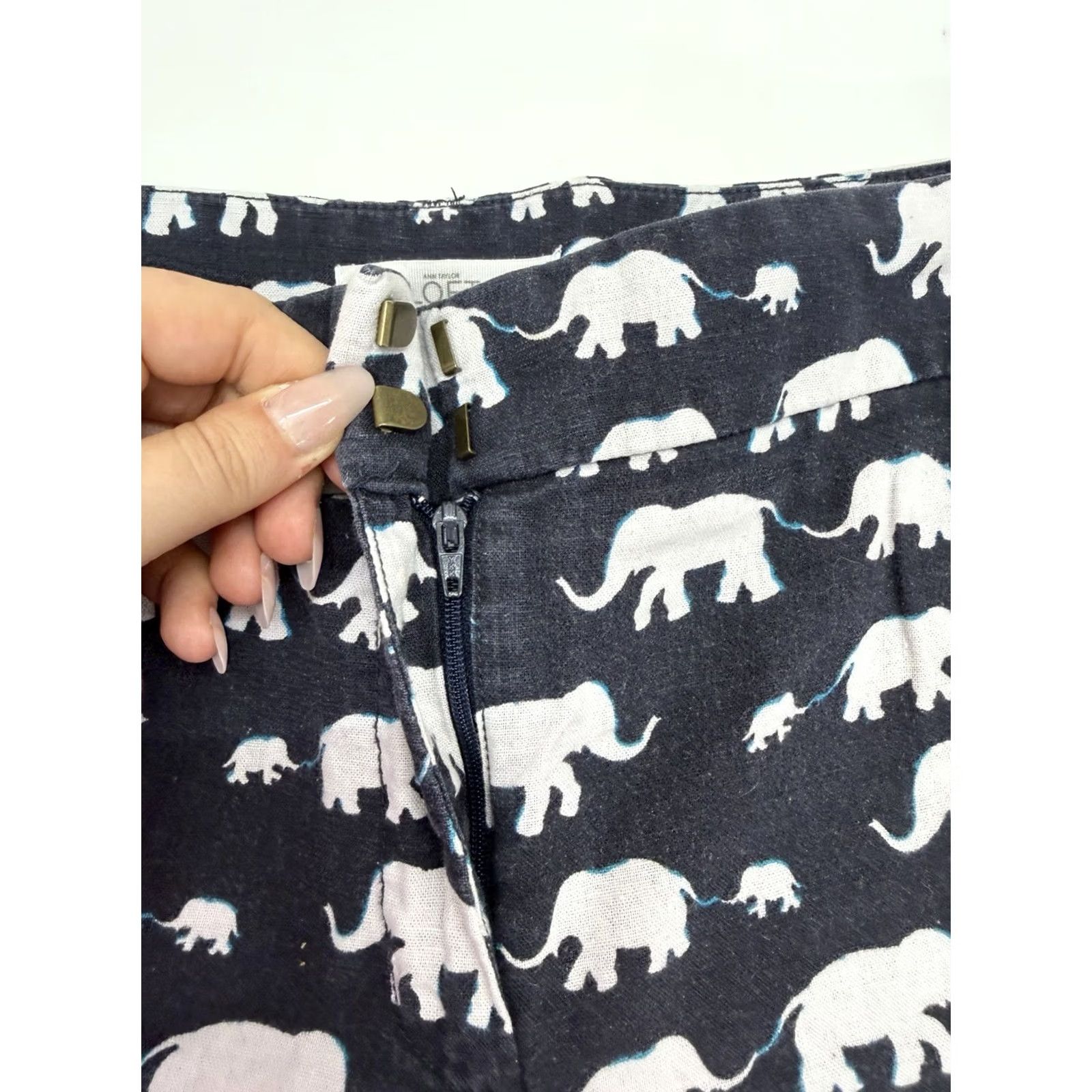 Ann Taylor Ann Taylor Loft Womens Shorts Size 12 Navy Blue Elephant Chino Linen Size 34" / US 12 / IT 48 - 4 Thumbnail
