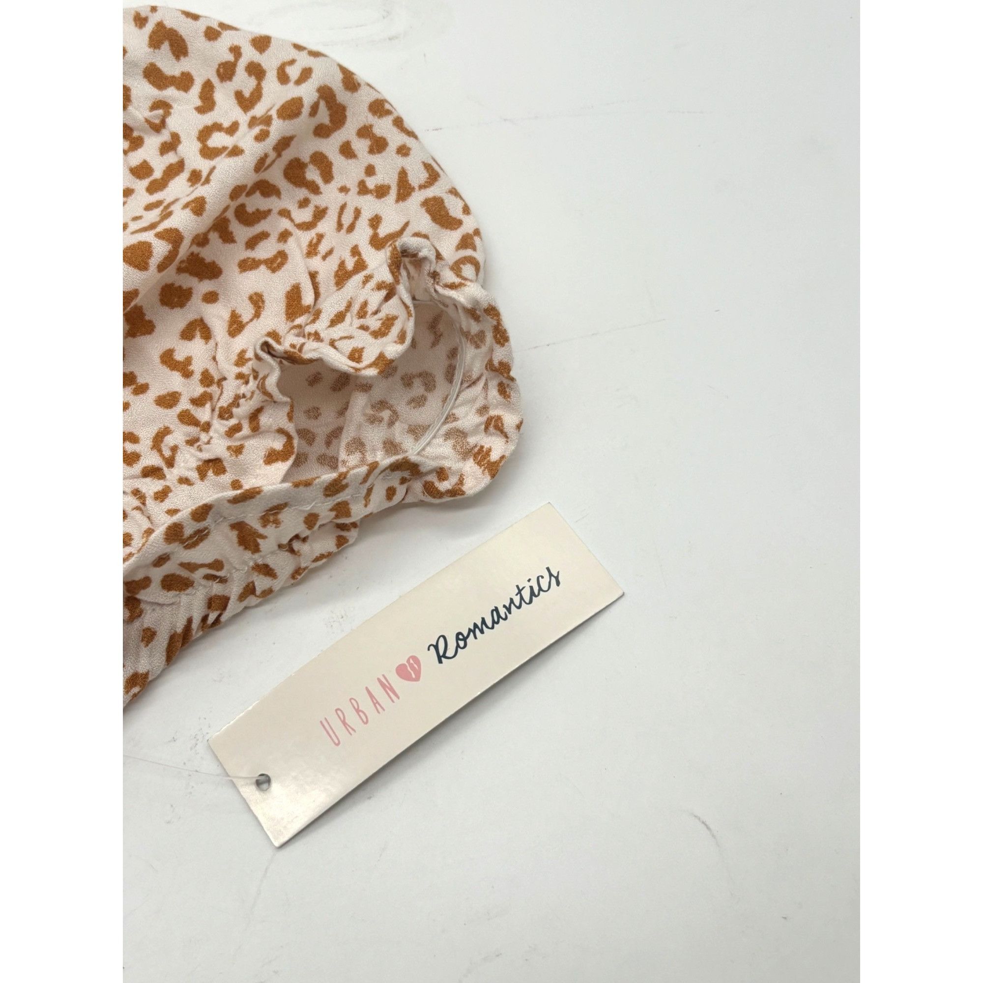 Other Urban Romantics Tie-Back, puff sleeve Printed Crop Top, Ivor Size S / US 4 / IT 40 - 6 Thumbnail