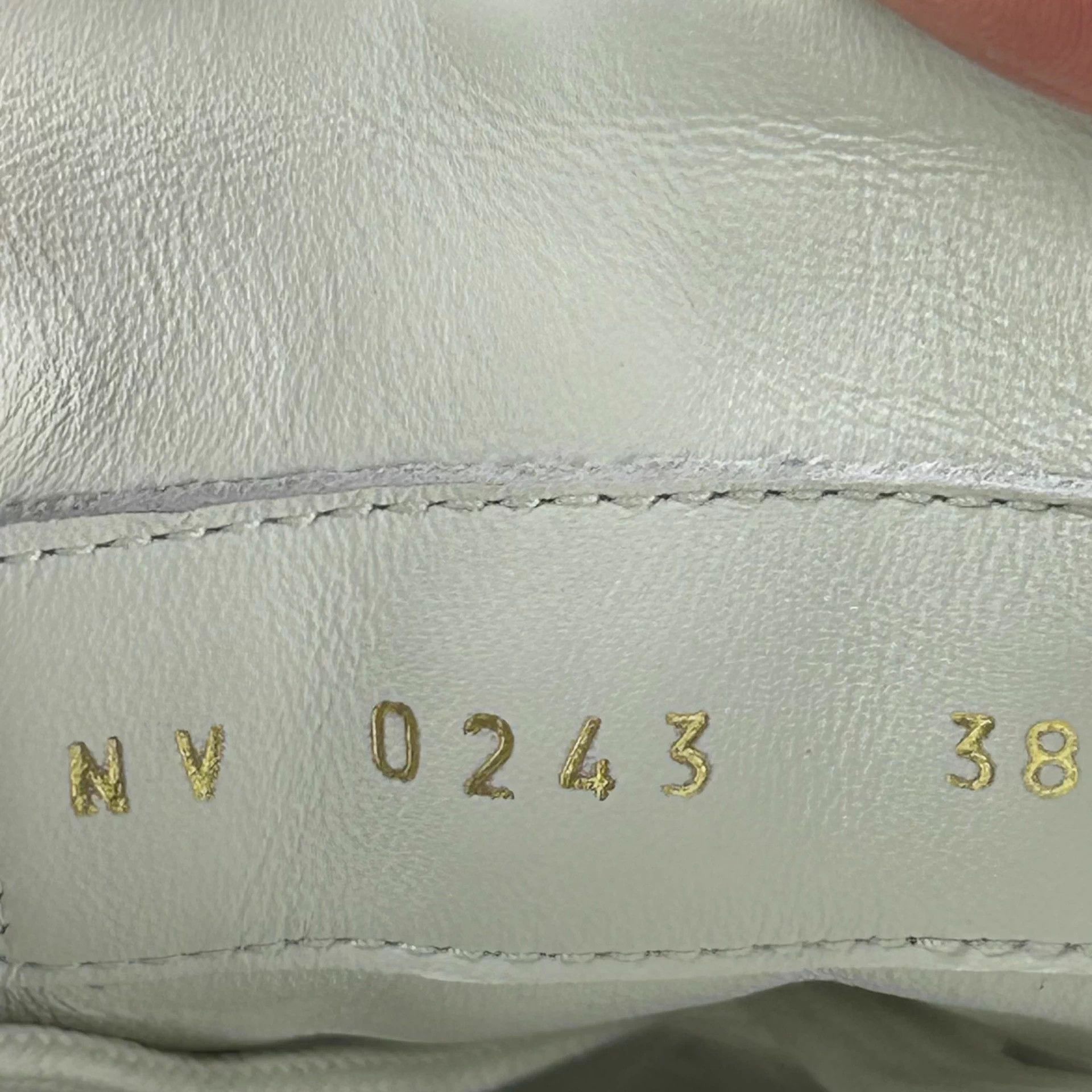 Louis Vuitton Louis Vuitton gray and white sneakers 38 Size US 7 / IT 37 - 7 Thumbnail