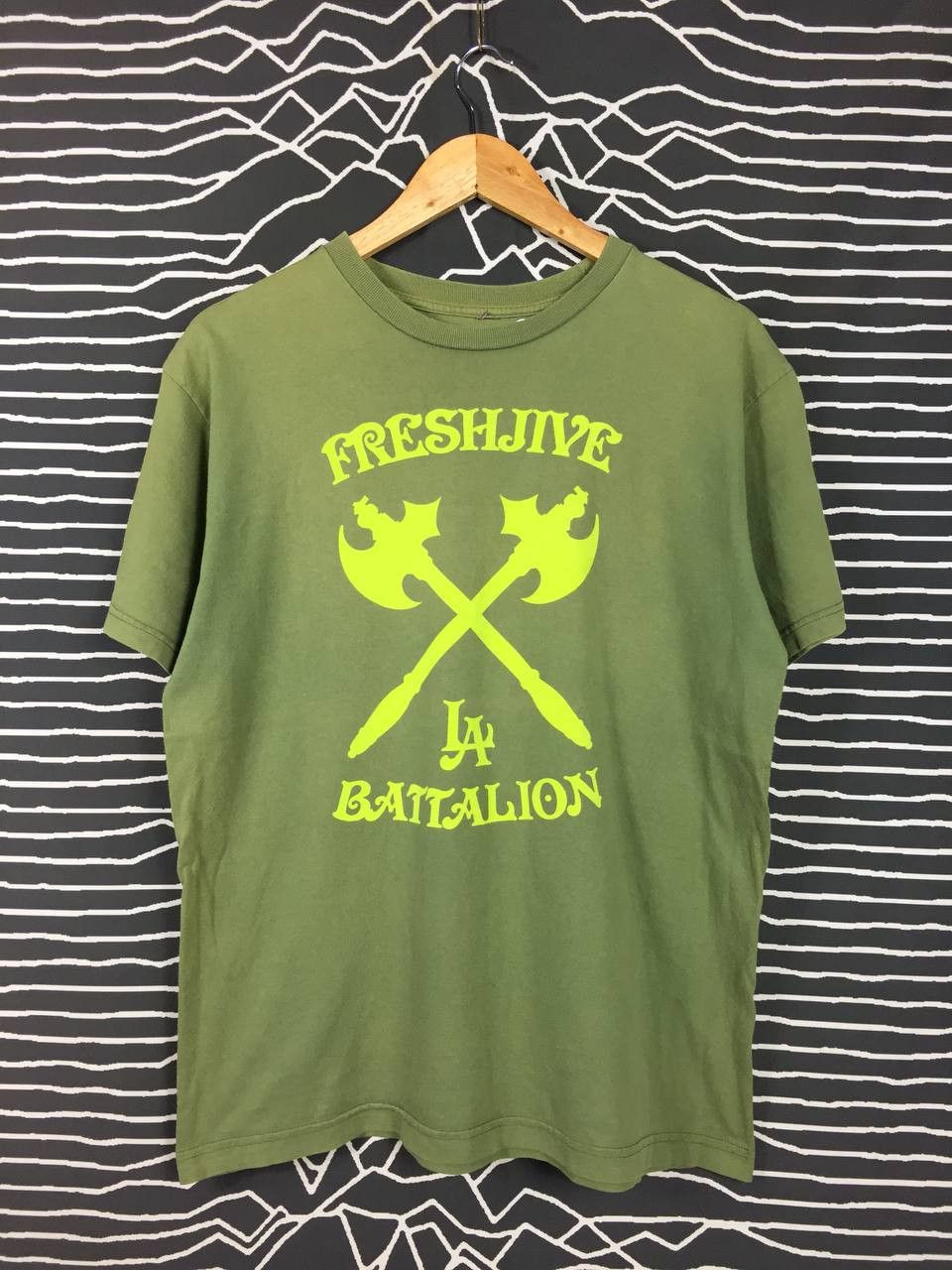 Freshjive Vtg Freshjive La Battalion Spell Out Logo Streetwear Tee Size US L / EU 52-54 / 3 - 2 Thumbnail