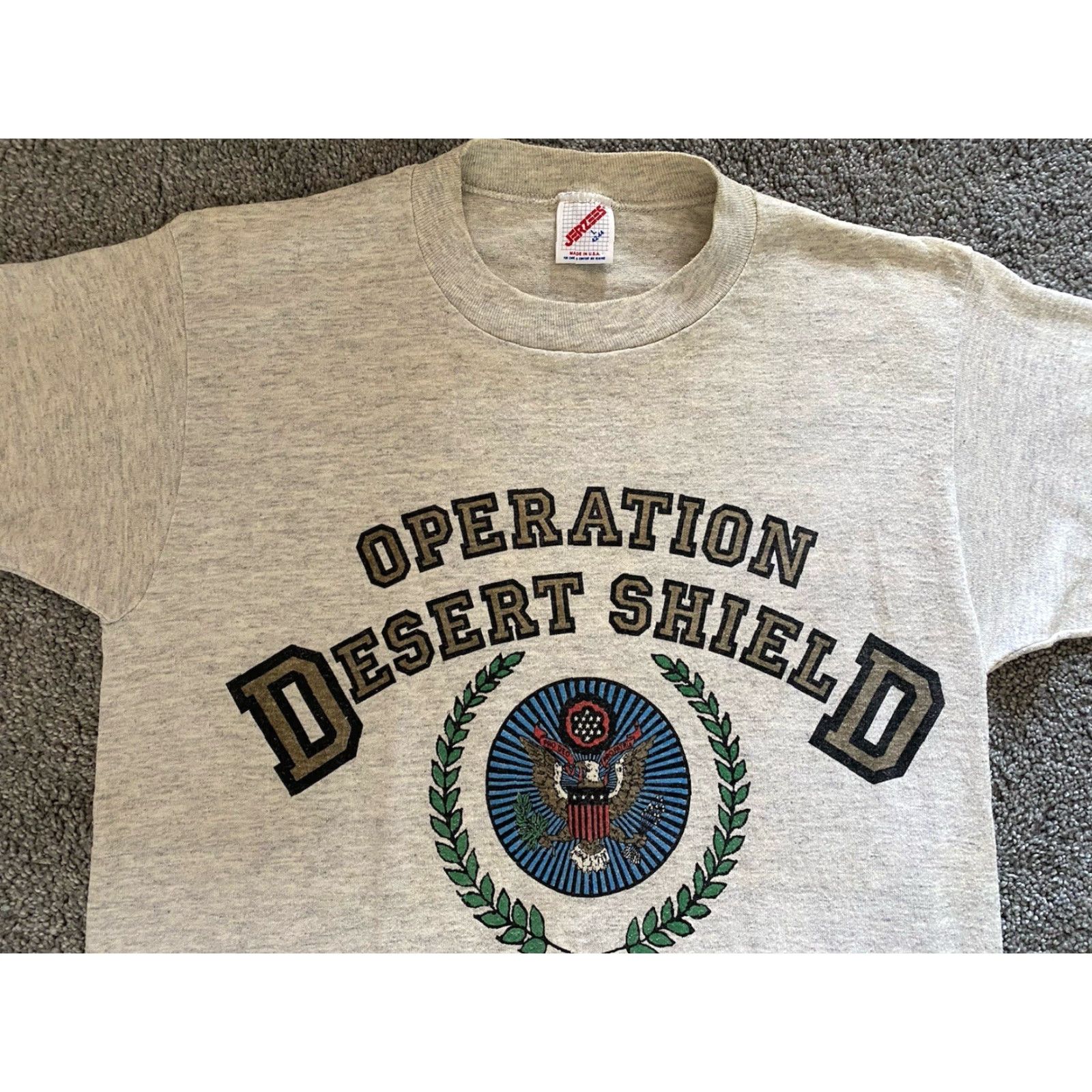 Jerzees VINTAGE Jerzees T Shirt Men’s L 42-44 Operation Desert Shield Made In USA Gray Mens T-Shirt 90s Military USA Size US L / EU 52-54 / 3 - 3 Thumbnail