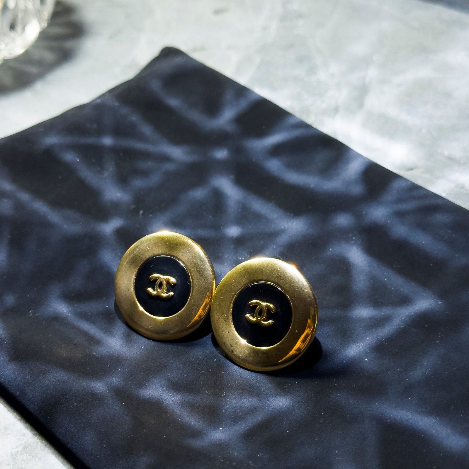 Chanel Vintage Chanel Black CC Button Earrings Size ONE SIZE - 5 Thumbnail