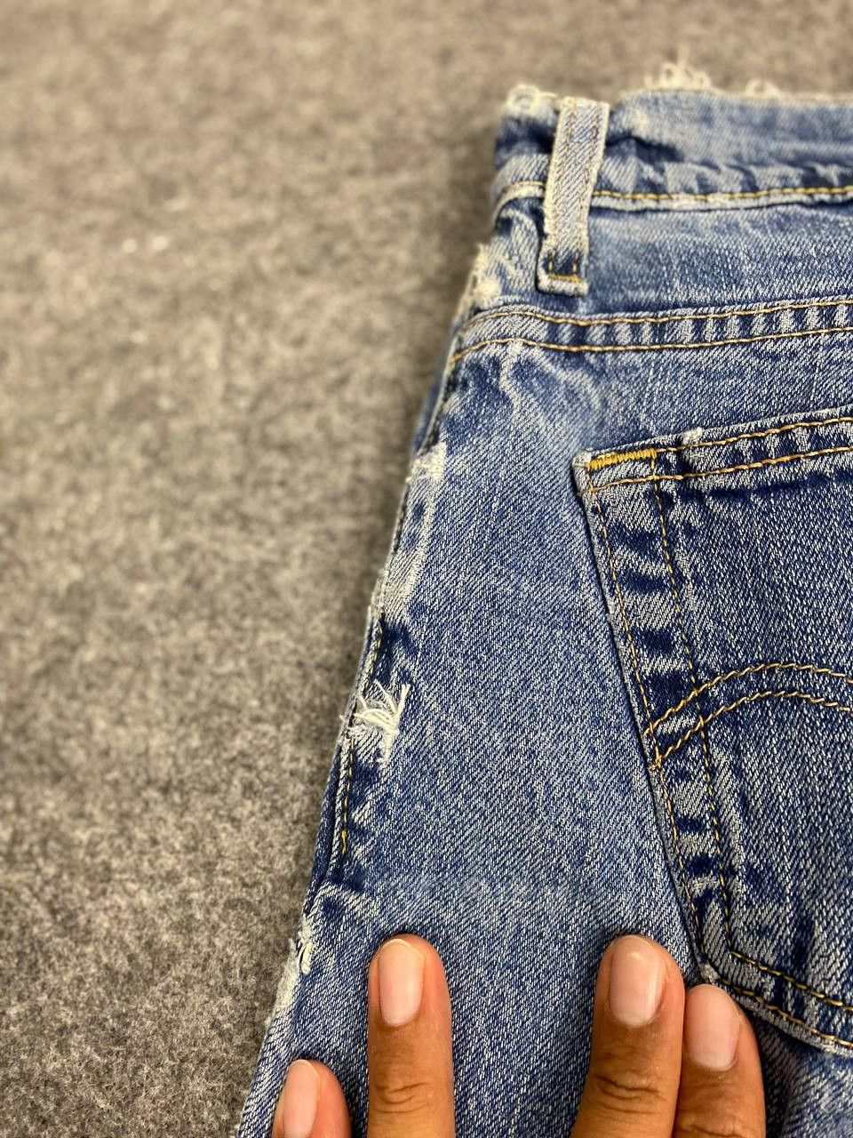 Levi's vintage levis 550 relaxed tapered distressed denim Size US 33 - 4 Thumbnail