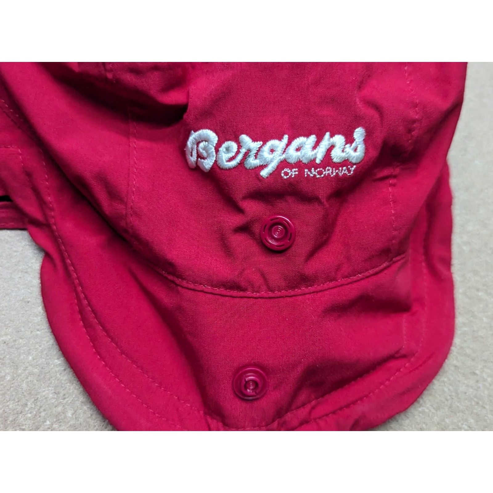 Vintage Bergans of Norway Mountain Cap Beanie Unisex Adults Size M Red Trekking Dermizax Water Resistant Seasonal Knit Cap 57-58 - Size ONE SIZE - 5 Thumbnail