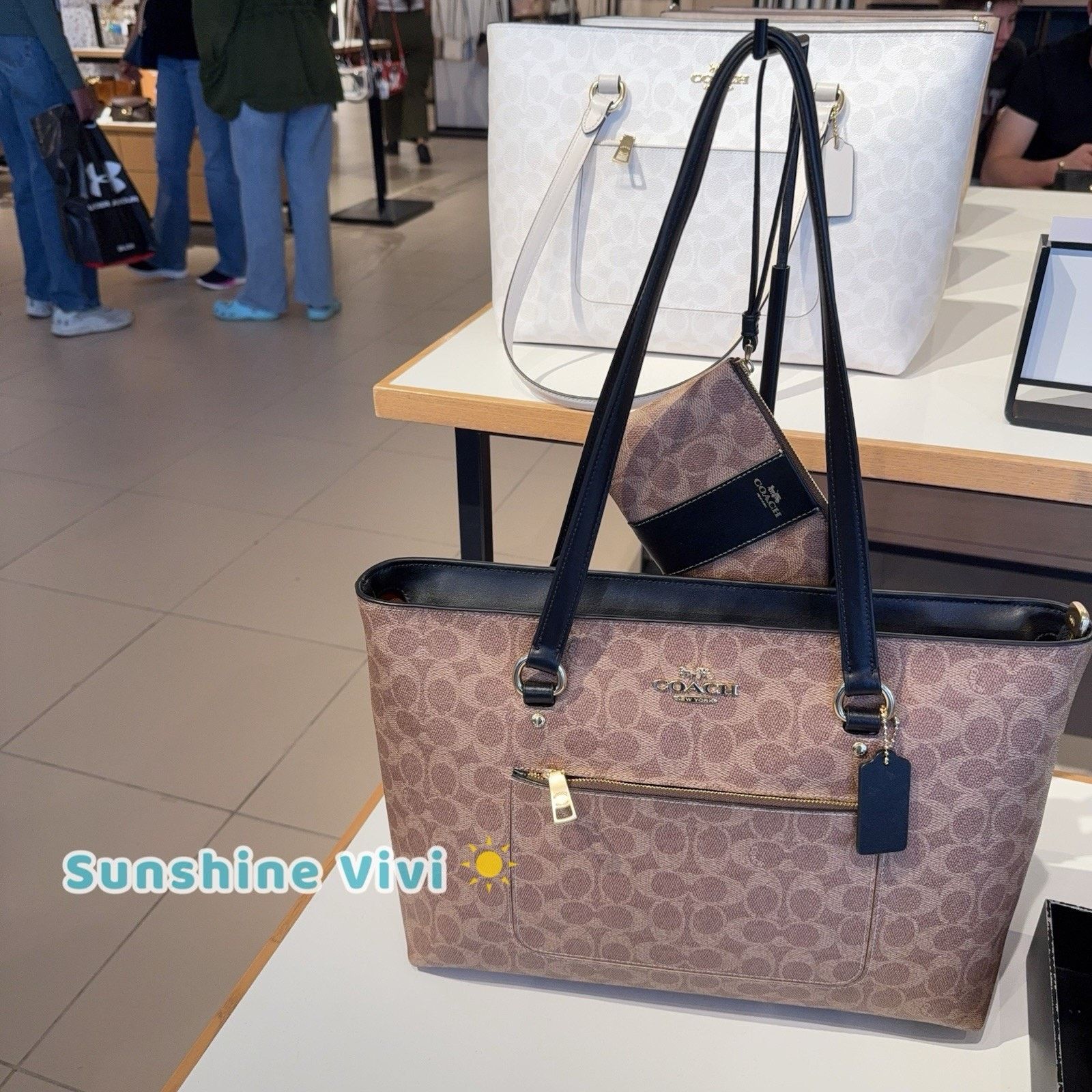 Coach NWT bundle COACH Tote Bag CCD69 & CW854 Zip Wristlet Size ONE SIZE - 2 Thumbnail