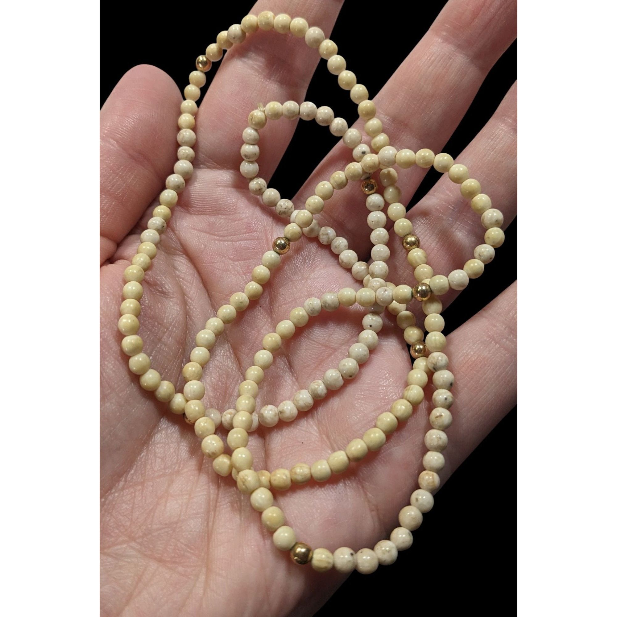Other Vintage Cream Riverstone Beaded Necklace With Gold Tone Acce Size ONE SIZE - 4 Thumbnail