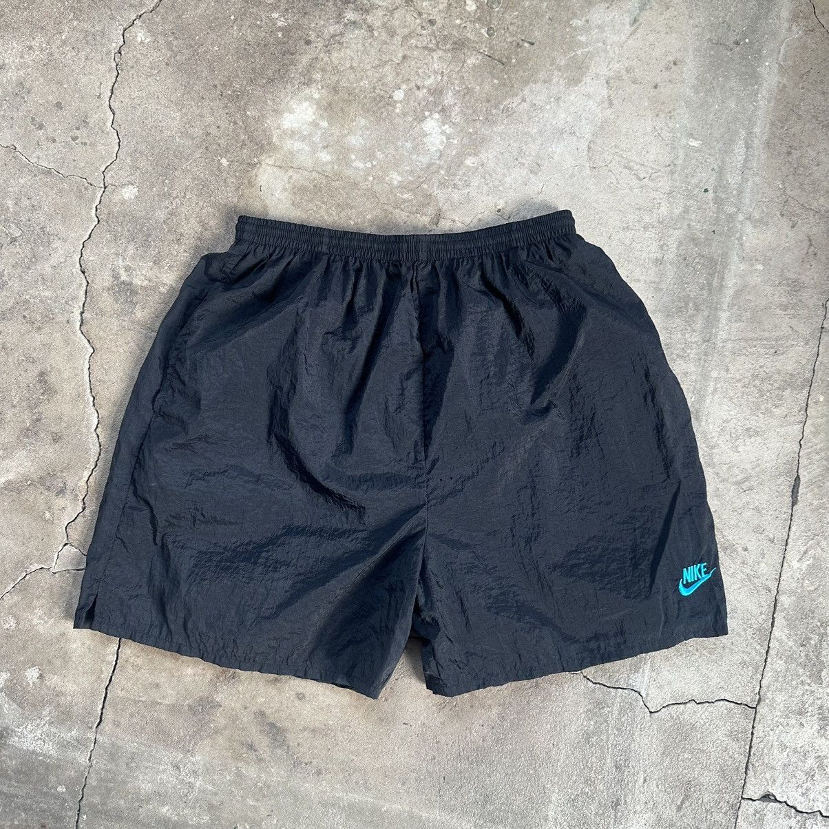 Nike × Vintage 🔥90’s VINTAGE NIKE NYLON SHORTS RARE COLOUR SIZE L🔥 Size US 34 / EU 50 - 3 Thumbnail