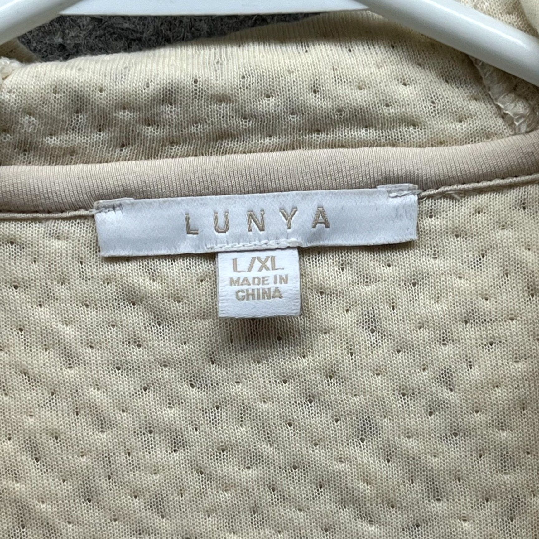 Lunya Lunya Hoodie Womens L/XL White Quilted Oversized Pullover Heavyweight Lined Pullover Casual Winter Womens Size L / US 10 / IT 46 - 2 Thumbnail