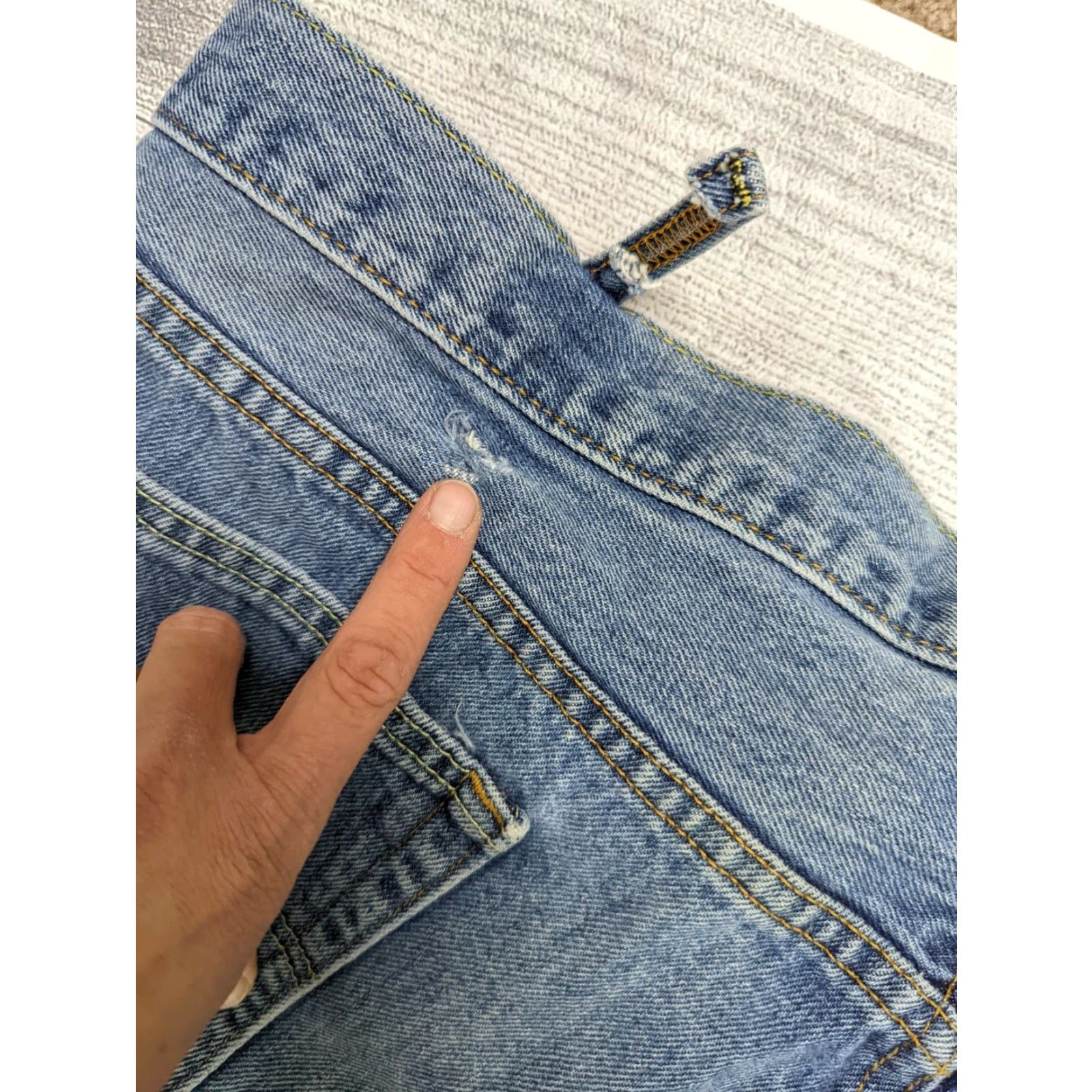 Levi's VINTAGE Levi's 560 Men’s Jeans Blue Denim 46x32 Comfort Fit Red Tab, 5-Pocket, Zip Fly, Regular Rise, Belt Loops, Cotton, Medium Wash, M1M, China Size US 30 / EU 46 - 6 Thumbnail