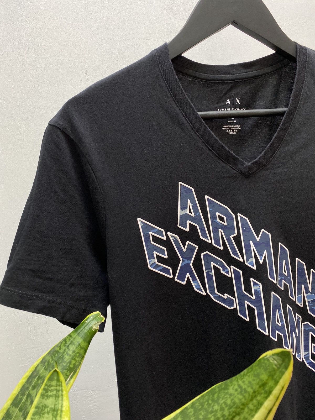 Giorgio Armani Armani Exchange Big Logo V Neck T Shirt Size US M / EU 48-50 / 2 - 6 Thumbnail