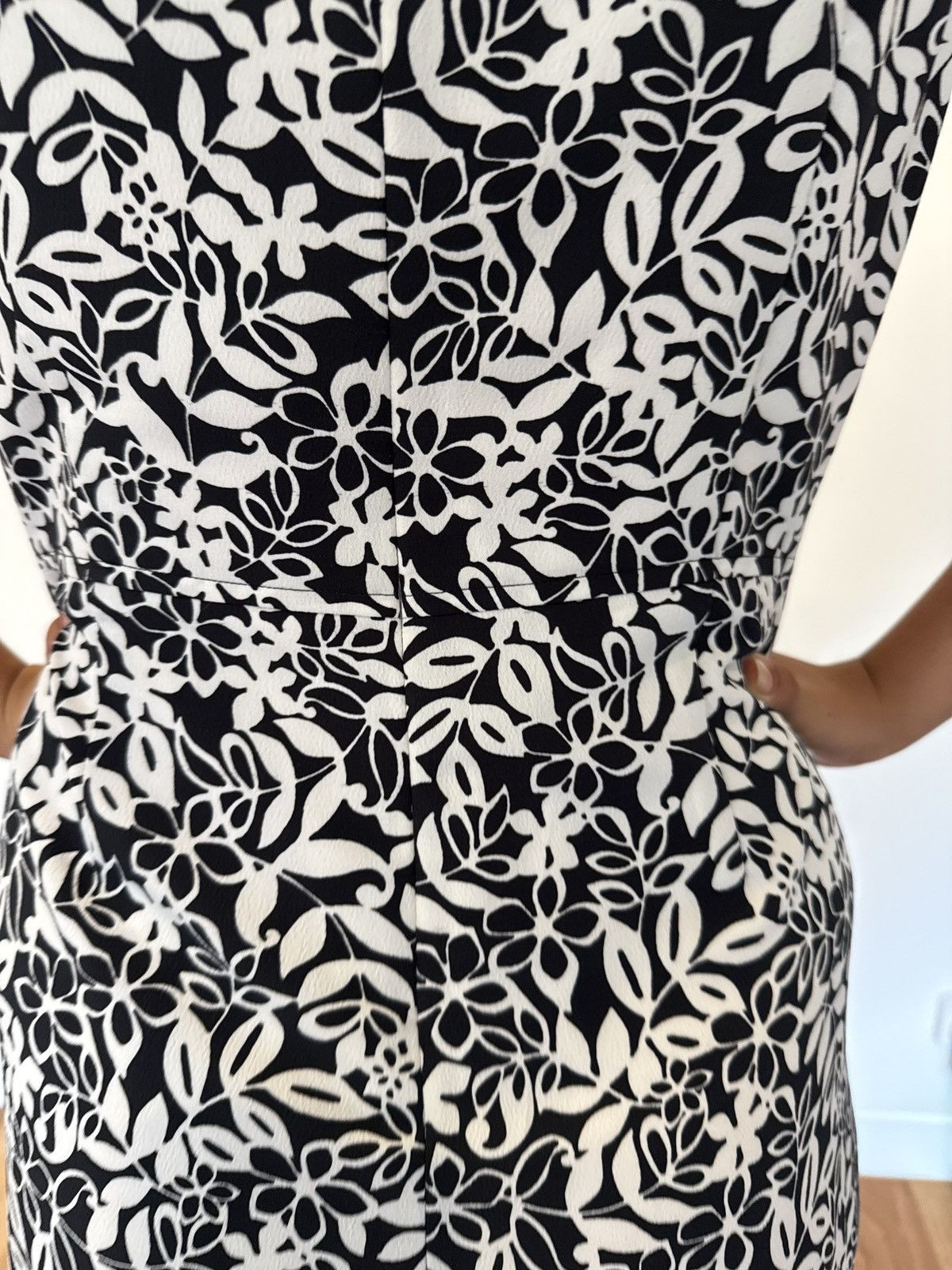 Other Anna Thomas monochrome flowers - perfect corporate length Size L / US 10 / IT 46 - 4 Thumbnail
