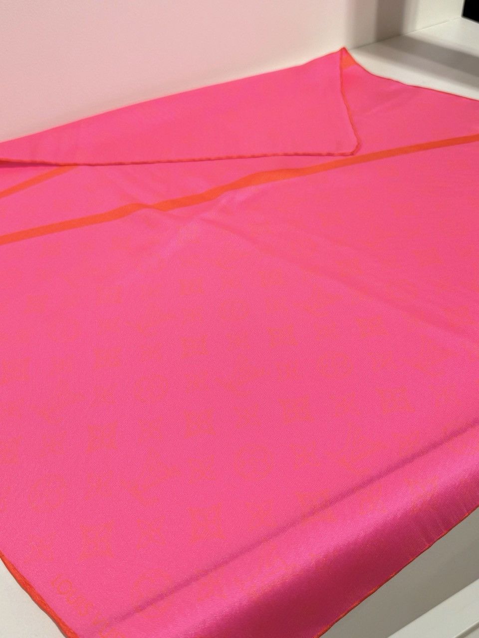 Louis Vuitton Louis Vuitton X Robert Wilson Hot Pink Bandana Silk Scarf Size ONE SIZE - 11 Thumbnail