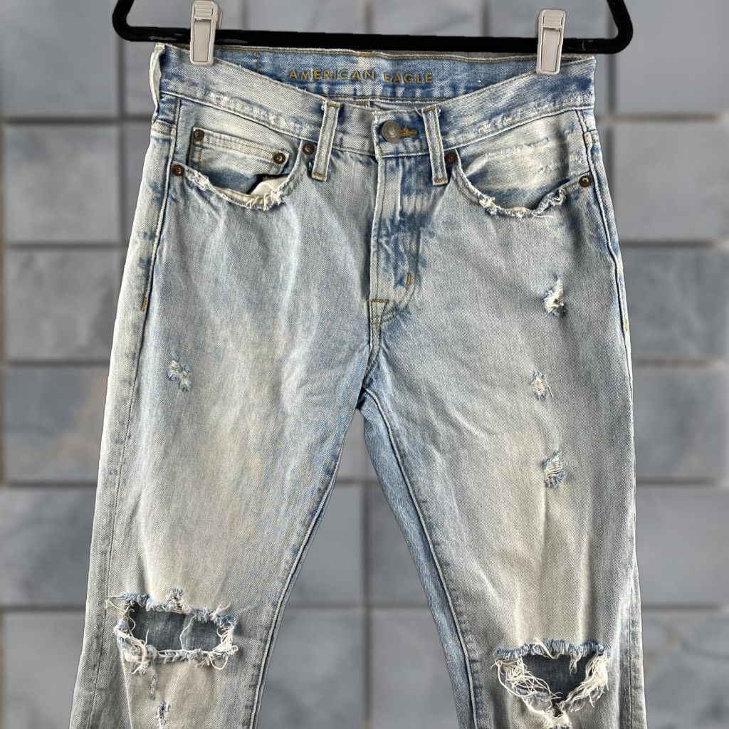 American Eagle Outfitters American Eagle Jeans Mens 28 X 30 Blue Light Wash Distressed Relaxed Straight Size US 28 / EU 44 - 1 Thumbnail