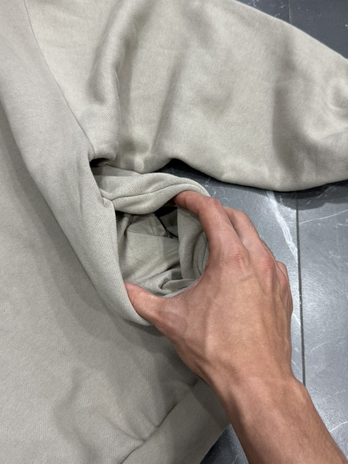 Fear of God Rare Essentials Fear of God oversized box fit hoodie size M Size US M / EU 48-50 / 2 - 10 Thumbnail