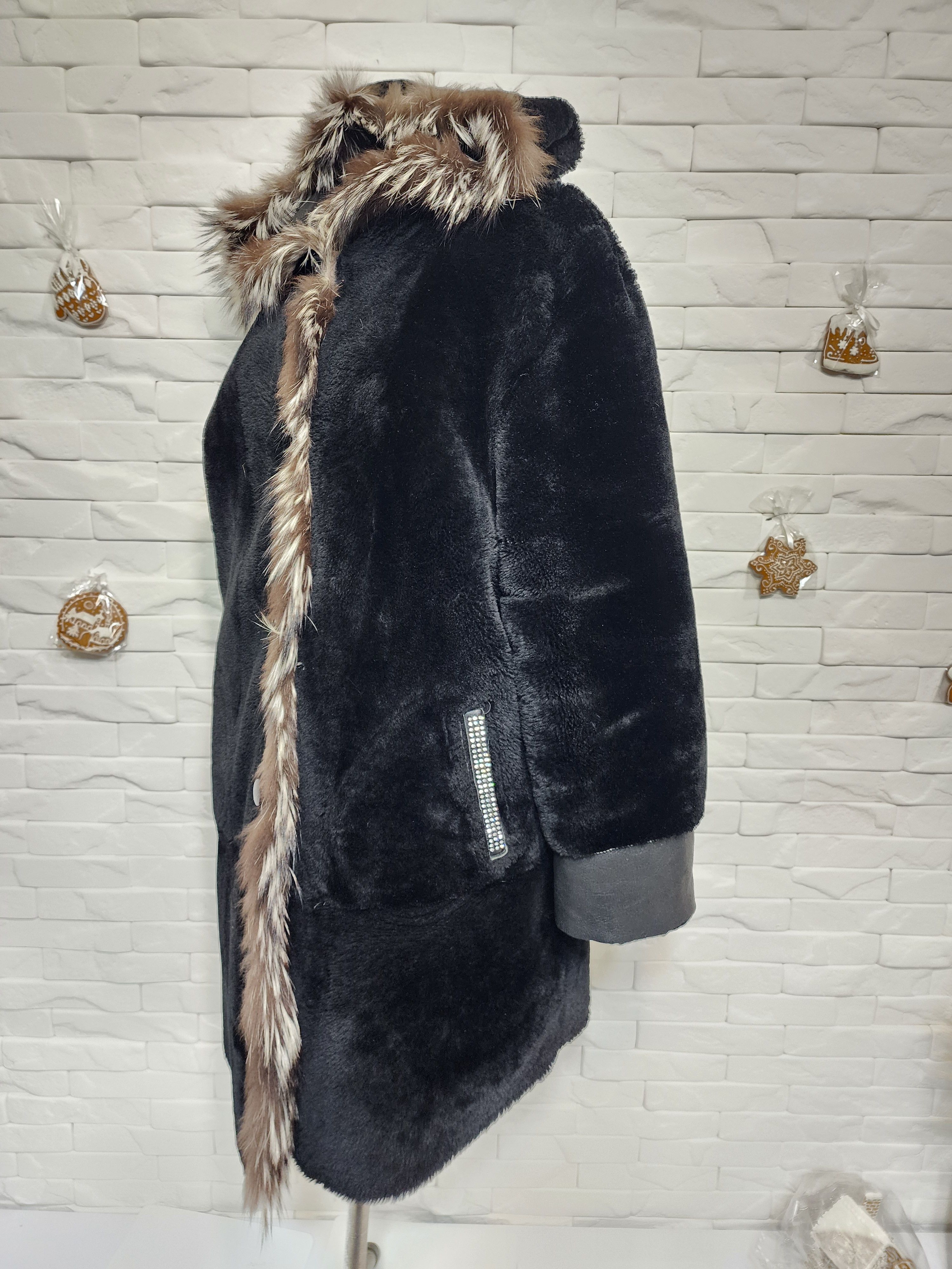Uniqlo Reversible Black Sheepskin Coat: Fur Hood, Button Closure Size XXL / US 16-18 / IT 52-54 - 6 Thumbnail