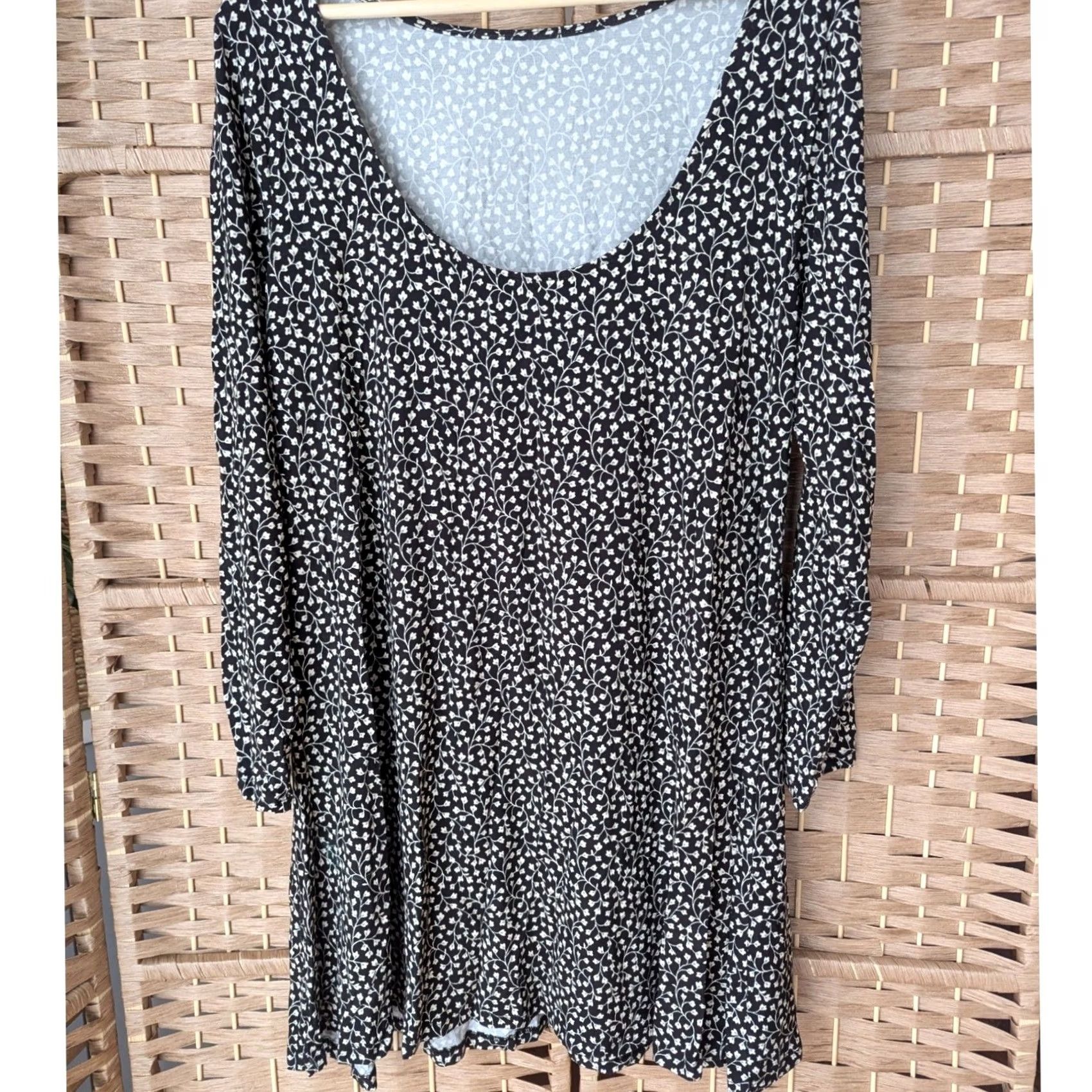 Old Navy Old Navy Black White Mini Floral Print Long Sleeve Shift Dress Women's L Size L / US 10 / IT 46 - 2 Thumbnail
