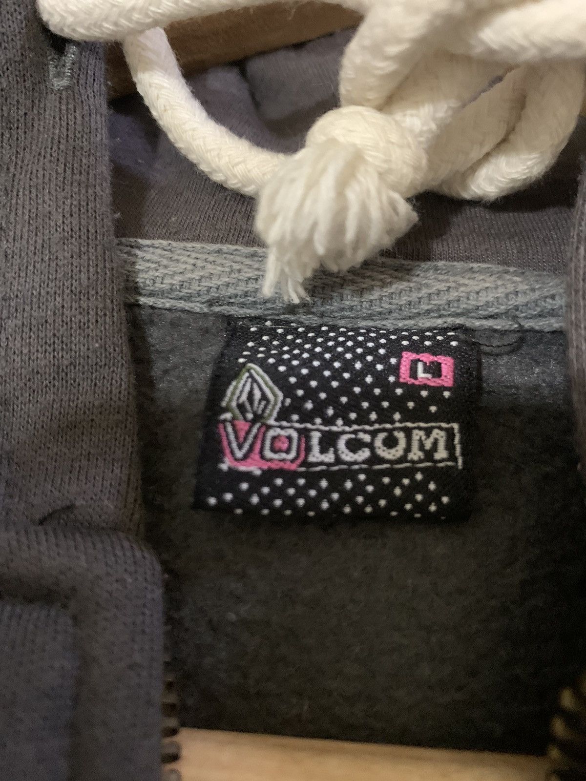 Vintage Vintage Y2K Volcom Stone Patches Zipper Hoodie Size US L / EU 52-54 / 3 - 15 Thumbnail