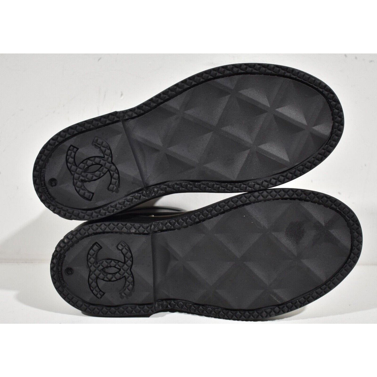 Chanel Chanel 23A Black White Caoutchouc Rubber CC Logo Low Top Size US 9 / IT 39 - 12 Thumbnail