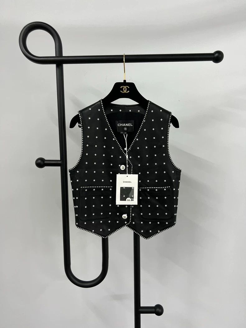 Chanel Chanel Black full logo leather vest Size XXS / US 00 / IT 34 - 1 Thumbnail