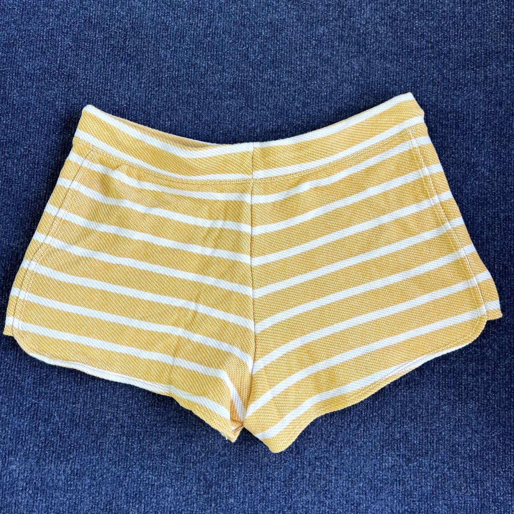 Old Navy Old Navy Shorts Womens Large Yellow Stripe Terry Sweat Drawstring UPF 50 Lounge Size 36" / US 14 / IT 50 - 2 Thumbnail