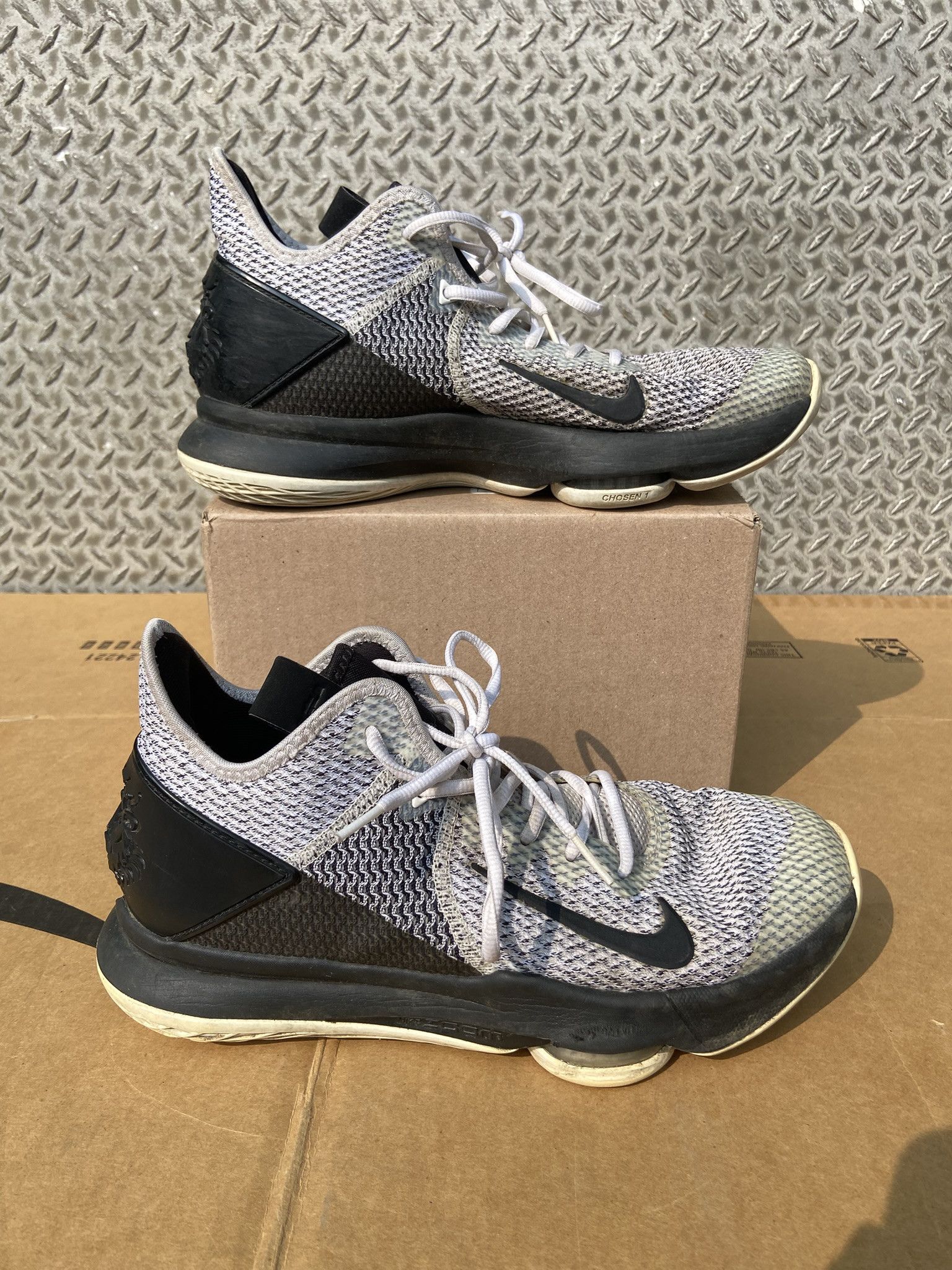 Nike Nike LeBron Witness 4 Basketball Sneakers Shoes Men 10.5 Size US 10.5 / EU 43-44 - 1 Thumbnail