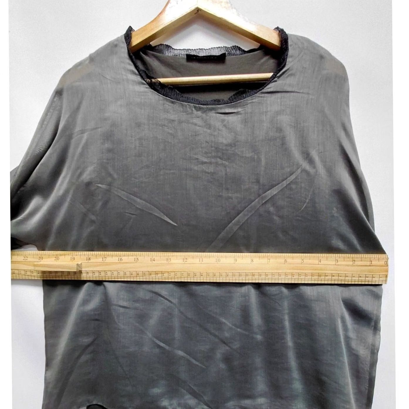 Fabiana Filippi Fabiana Filippi Silk Blend Top Gray Solid 3/4 Sleeve Women Size M Crew Neck Blouse Casual Business, Italy, Dry Clean Only Size M / US 6-8 / IT 42-44 - 7 Thumbnail
