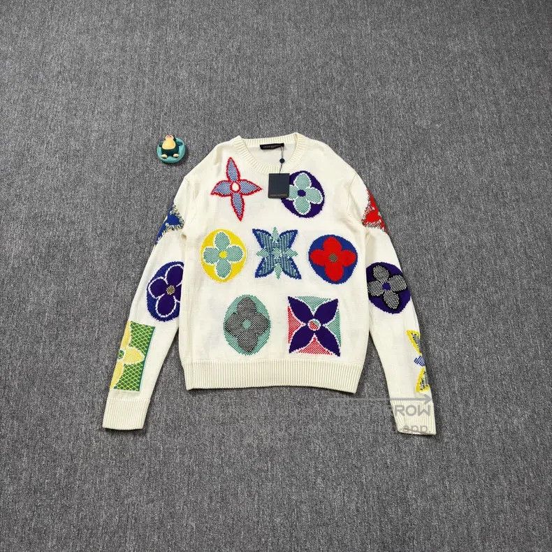 Louis Vuitton Louis Vuitton White three-flower full-print sweater Size US L / EU 52-54 / 3 - 1 Thumbnail