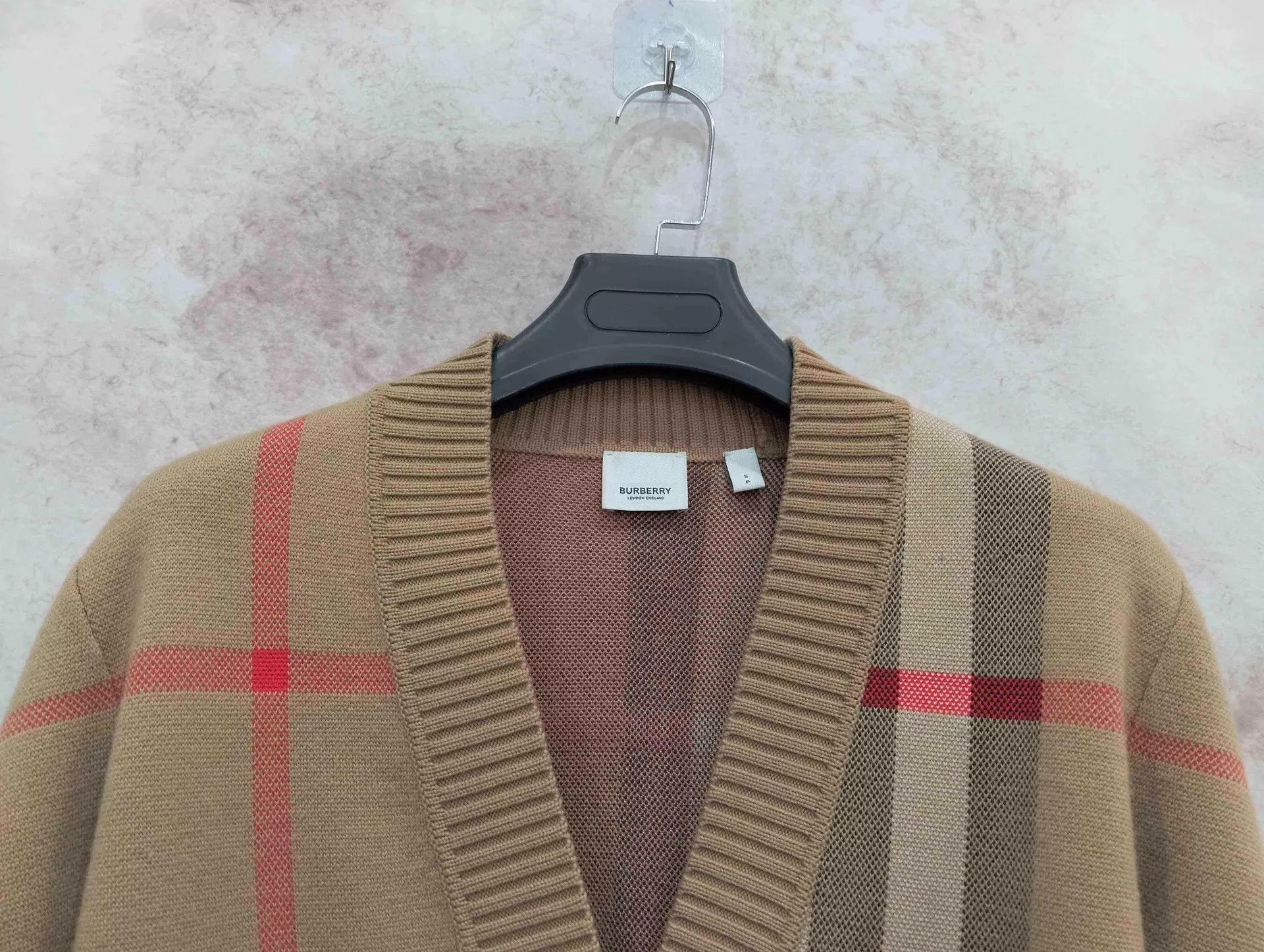 Burberry Burberry check V-neck single-breasted longsleeve sweater S Size S / US 4 / IT 40 - 3 Thumbnail