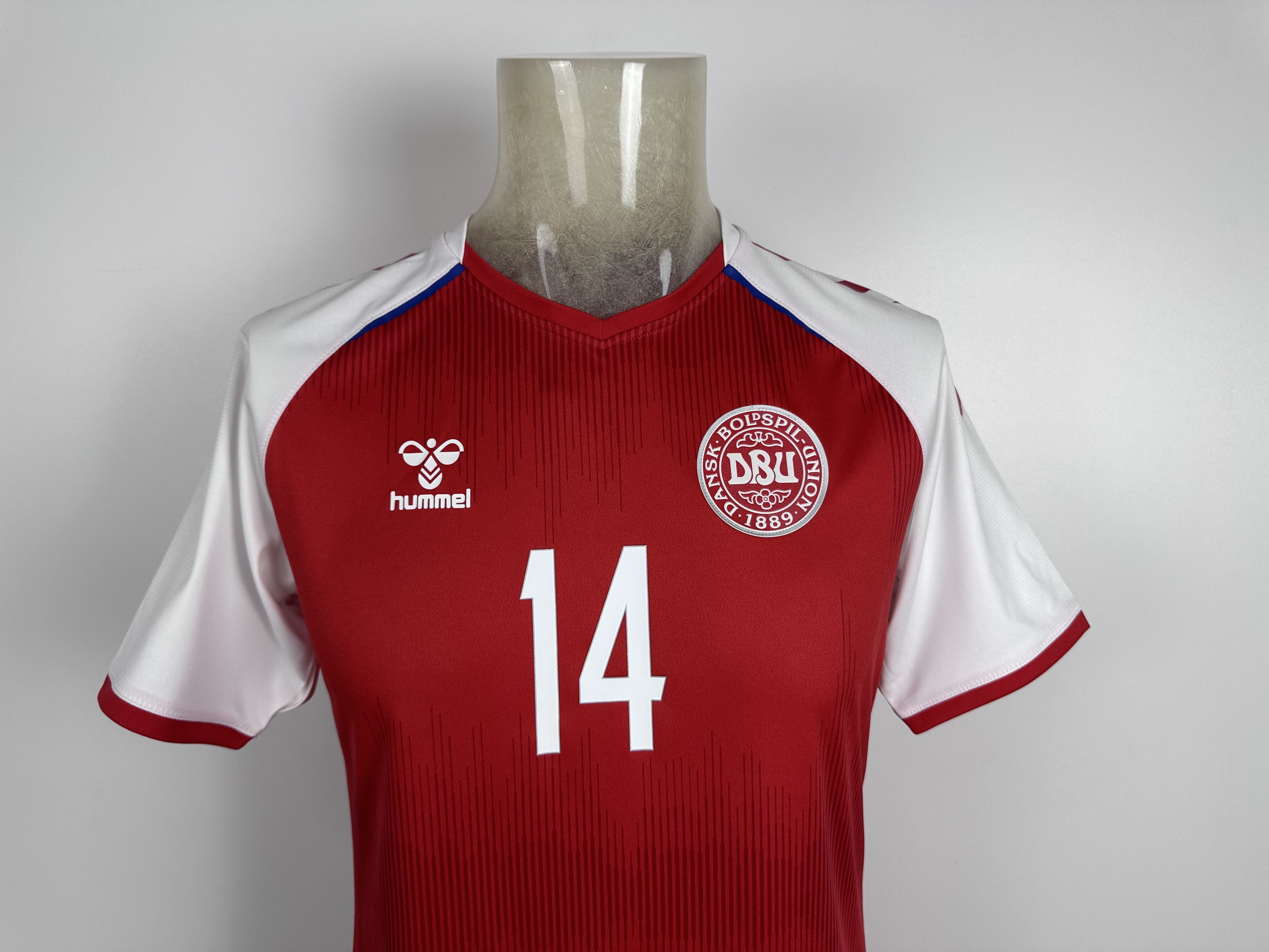 Hummel DENMARK 2021 2022 FOOTBALL SHIRT SOCCER JERSEY #14 DAMSGAARD Size US M / EU 48-50 / 2 - 7 Thumbnail
