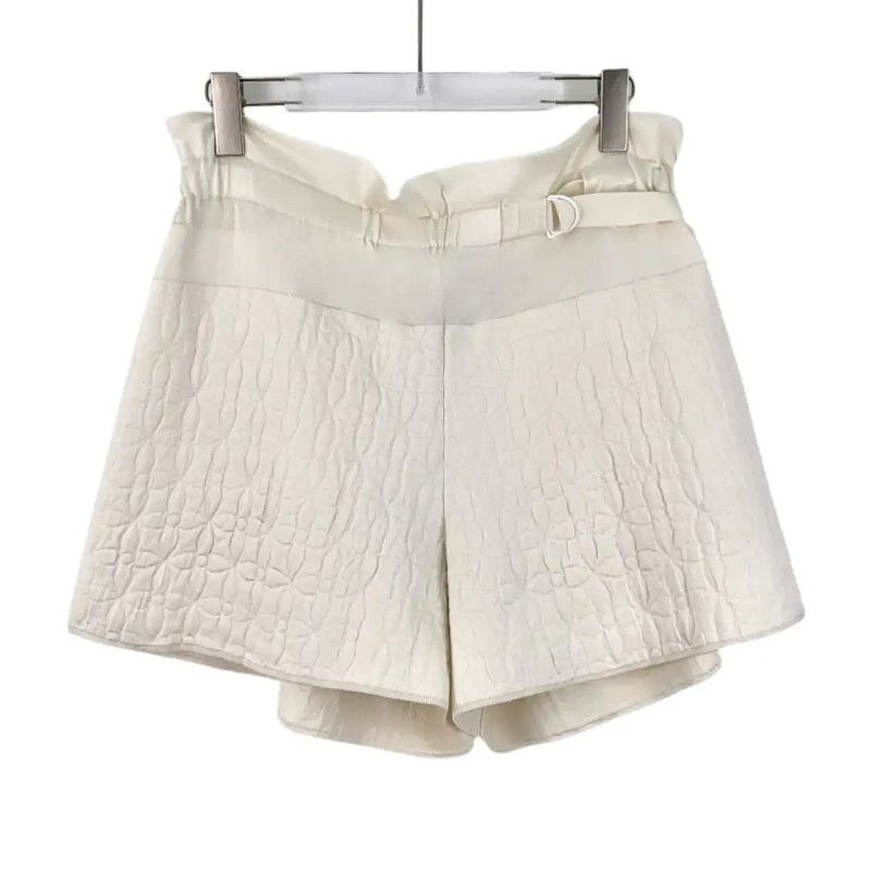 Louis Vuitton Louis Vuitton Beige Silk Women's Shorts 0089 Size 30" / US 8 / IT 44 - 1 Thumbnail
