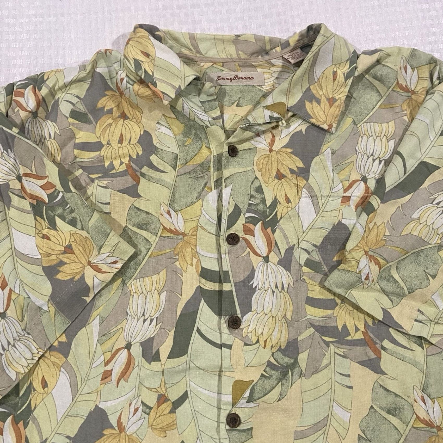 Tommy Bahama Tommy Bahama Shirt Mens XXL Button-Up Hawaii Floral Silk Blue Paradise Tropical 100% Silk Hawaiian Loop Collar Short Sleeve Button-Down Collared BV Size US XXL / EU 58 / 5 - 3 Thumbnail