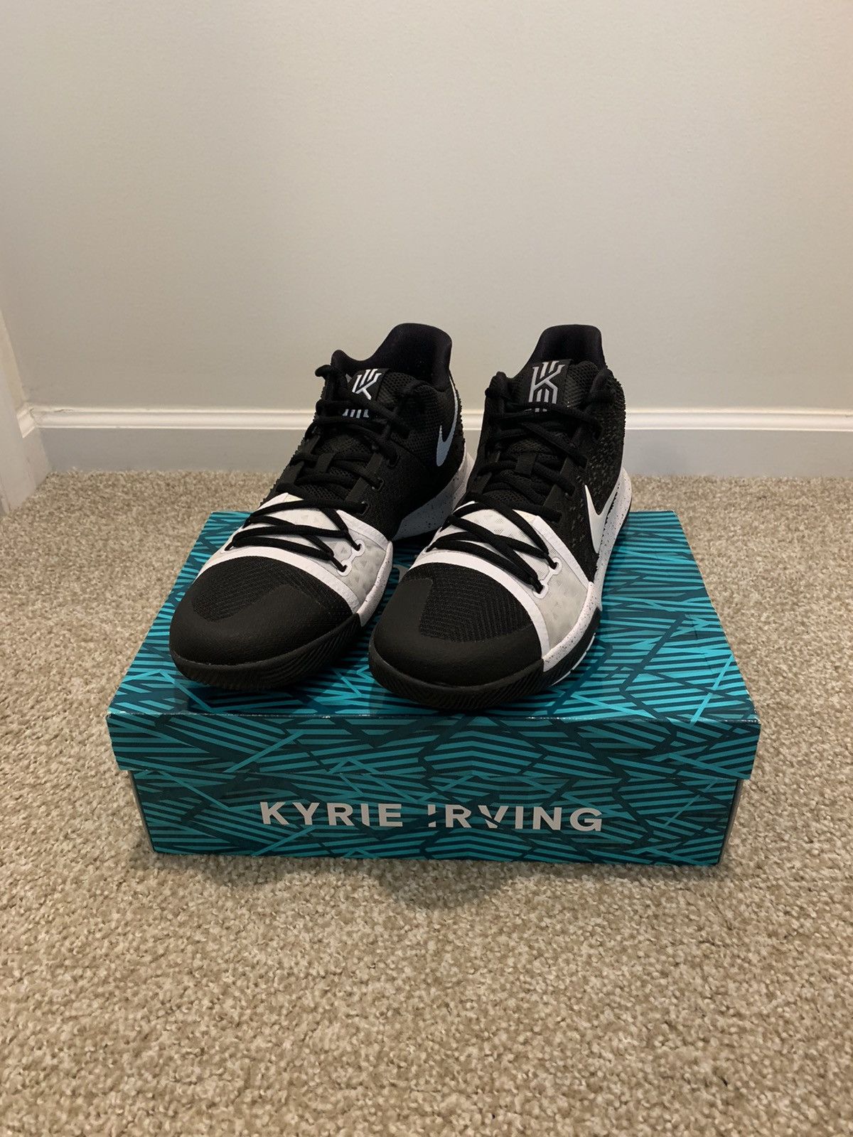 Nike Kyrie Irving 1 Nike ID By You “Black White Silver” Nike Team Hustle D 12 Older Kids main image 3