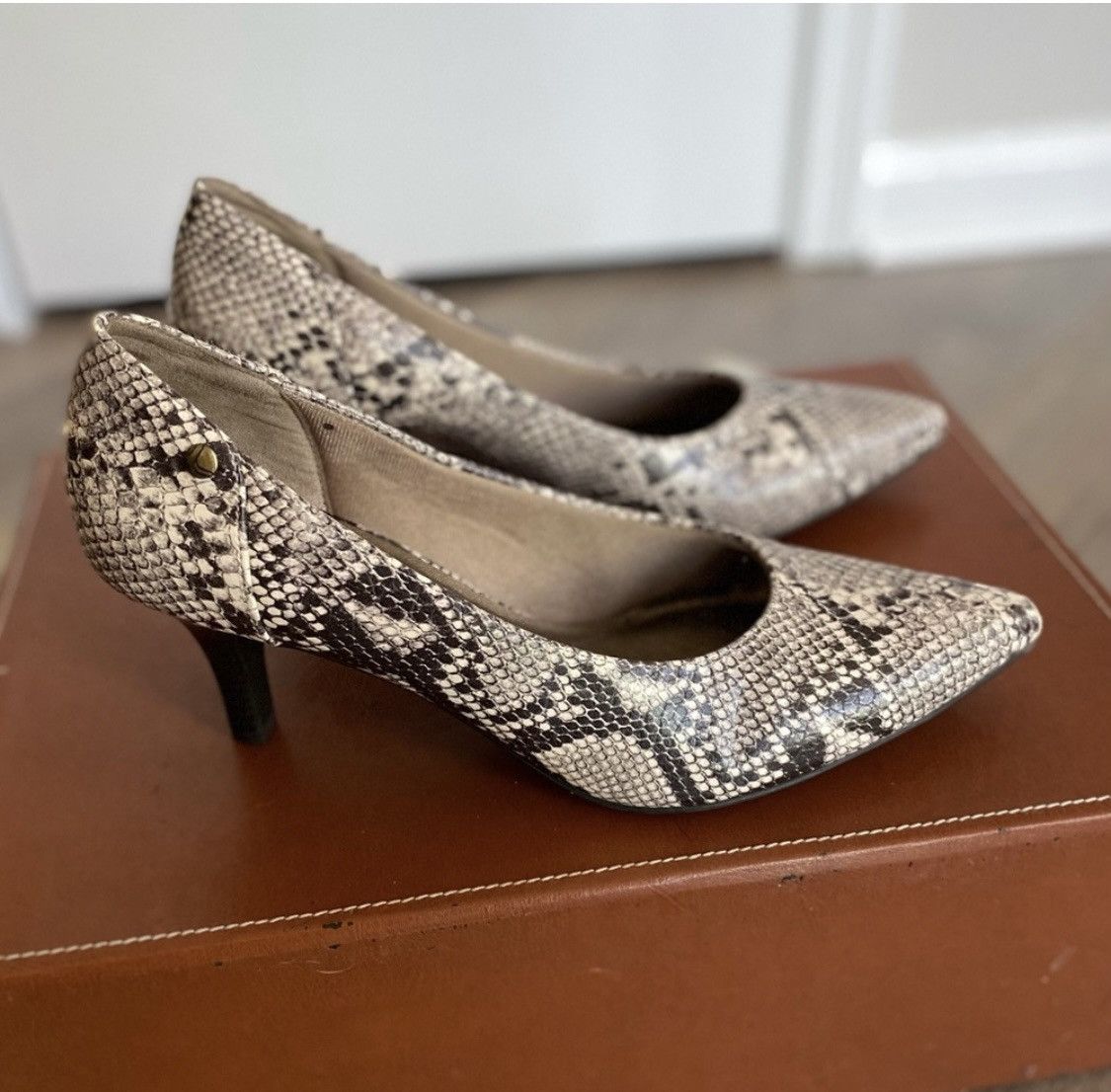 Other LIFE STRIDE SEVYN SNAKE PUMPS POINTED TOE HEELS SZ 11 Size US 11 / IT 41 - 5 Thumbnail