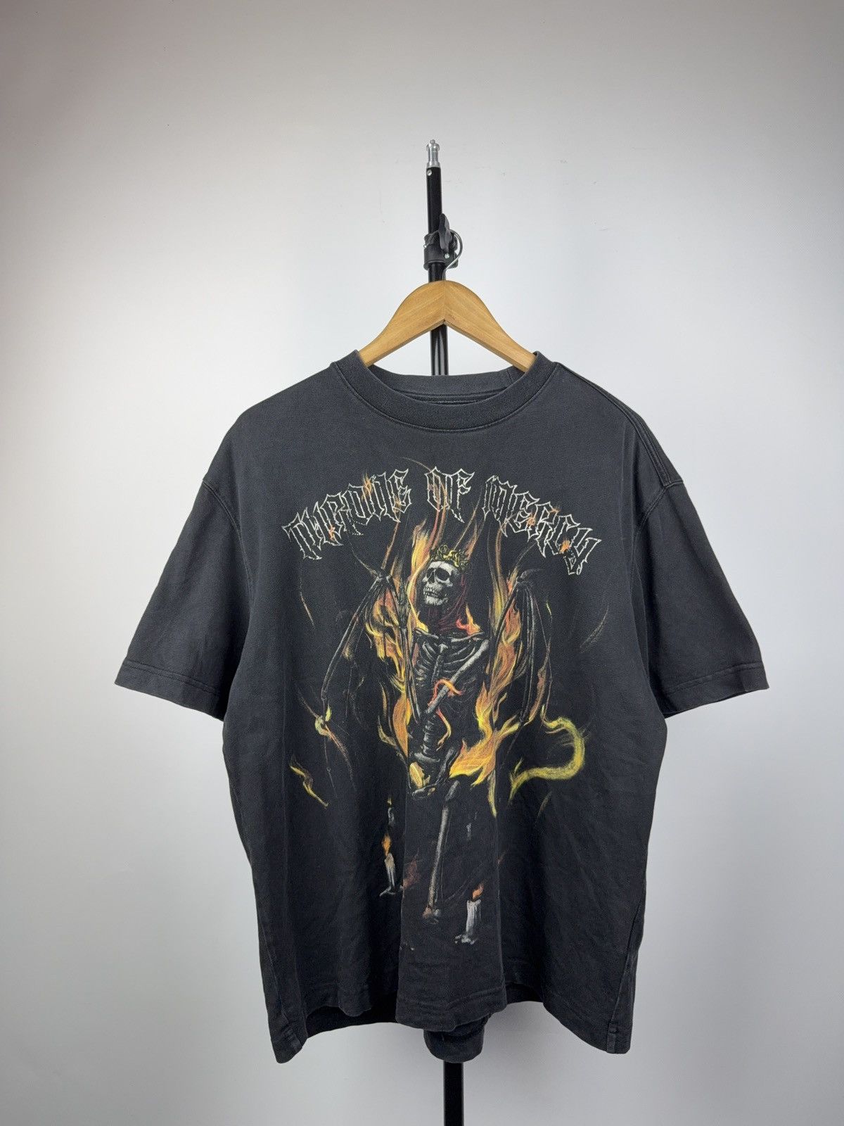 Japanese Brand 00s Reserff “Throne of Mercy” Burning Skeleton Faded Tee L Size US L / EU 52-54 / 3 - 1 Thumbnail
