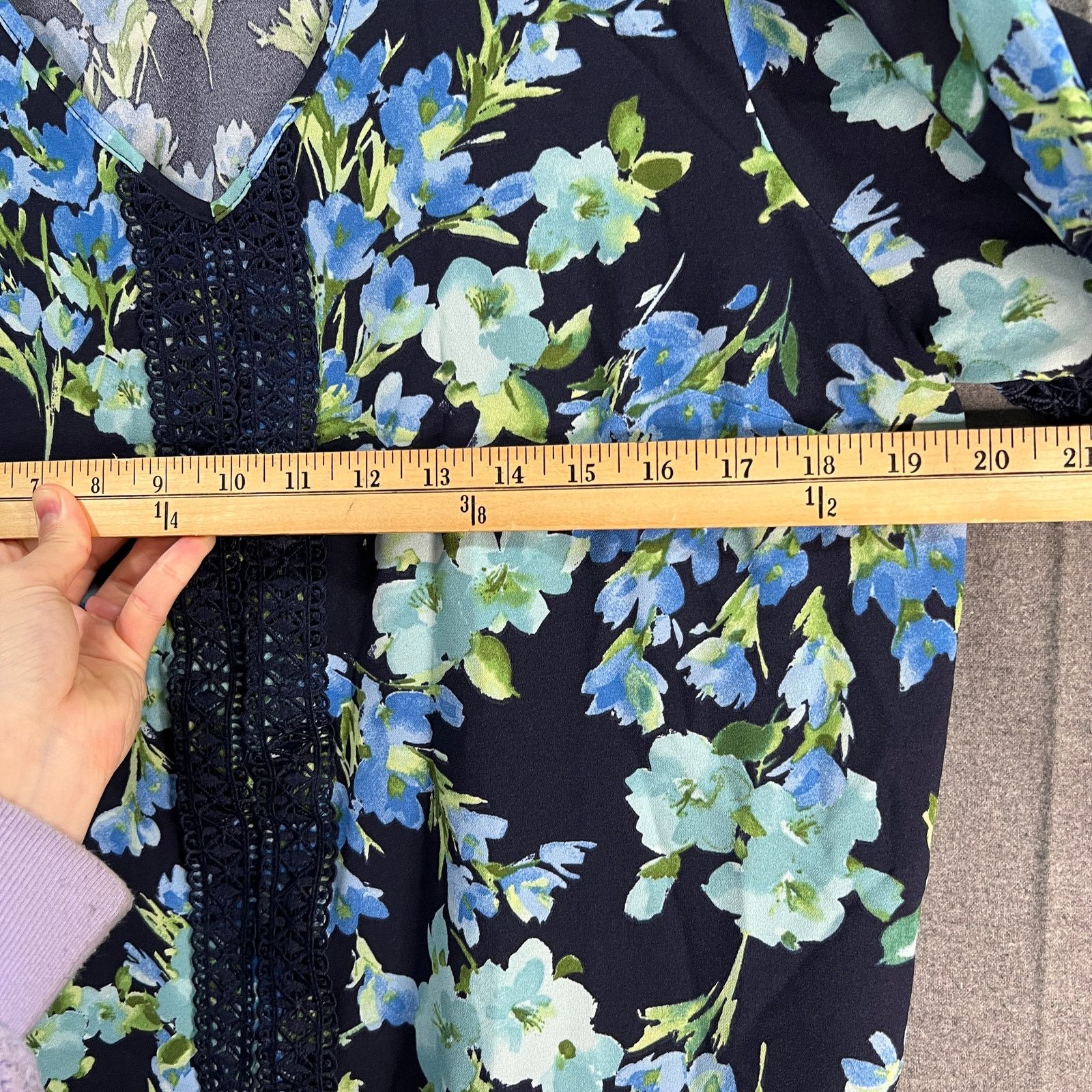 Isaac Mizrahi Isaac Mizrahi Live! Printed Stretch Crepe Blouse Size M / US 6-8 / IT 42-44 - 7 Thumbnail