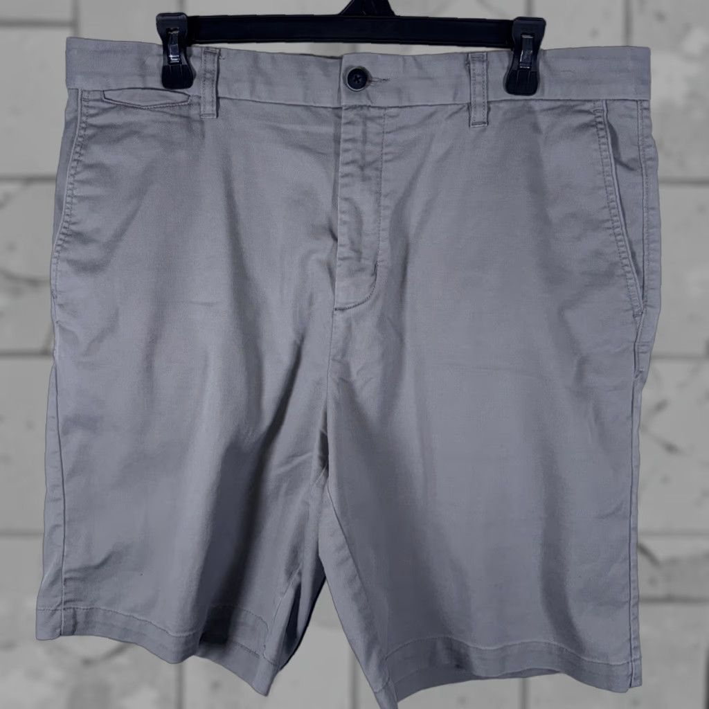 Tommy Bahama Tommy Bahama Shorts Mens Size 36 Gray Size US 36 / EU 52 - 1 Thumbnail