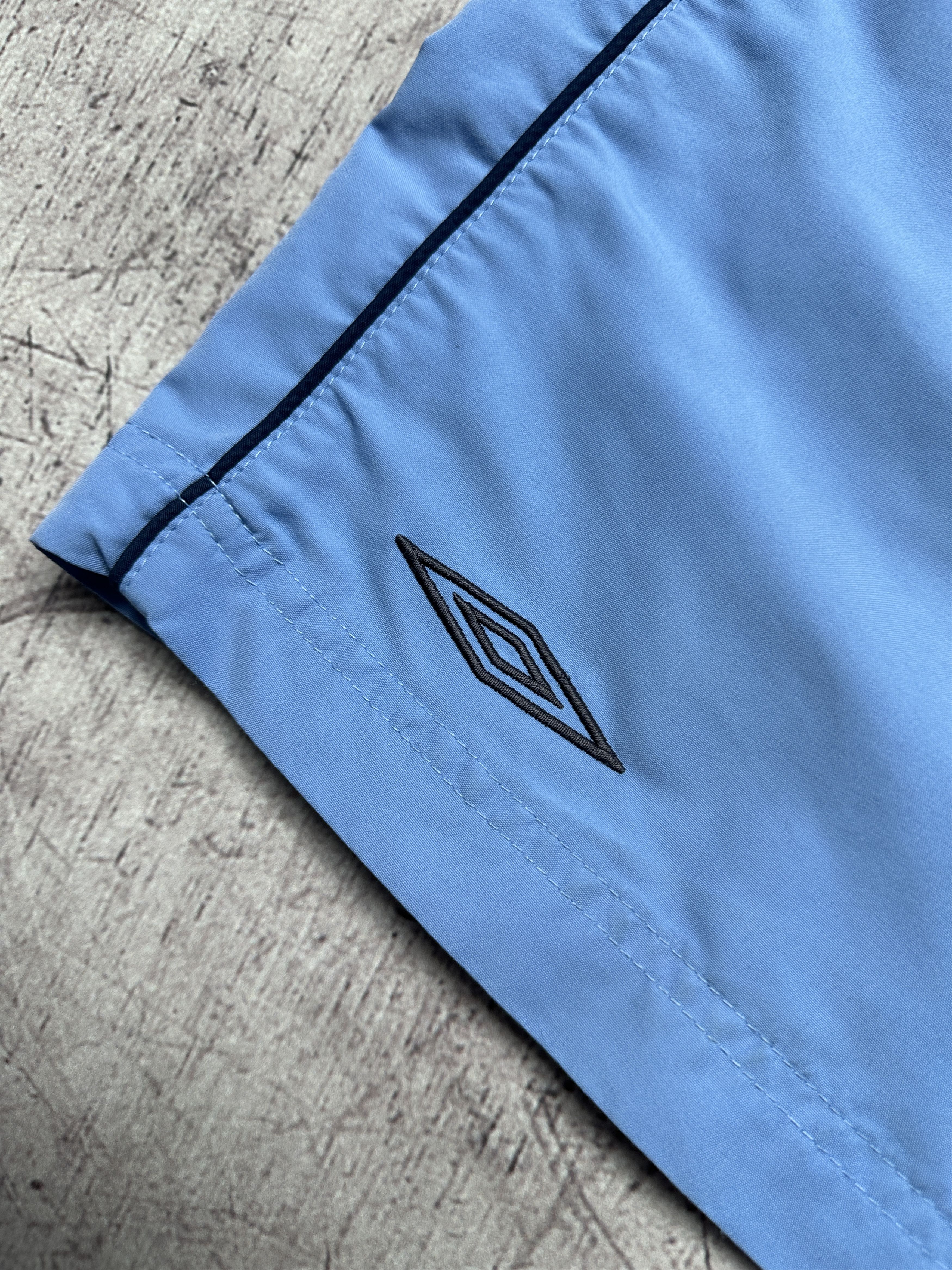 Umbro Umbro Vintage Mens Nylon Shorts Size US 34 / EU 50 - 3 Thumbnail