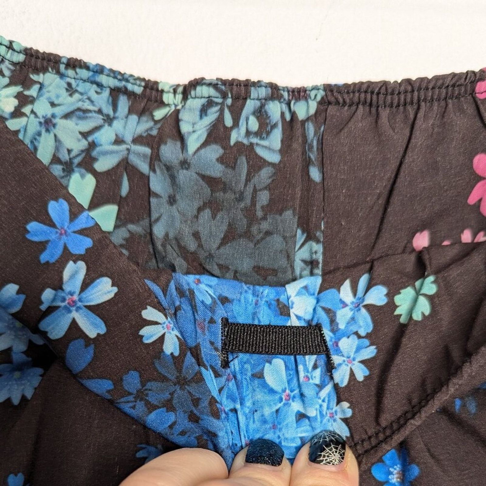 Lululemon Lululemon In A Flash Shorts Petal Pop Floral Print Black Size 30" / US 8 / IT 44 - 6 Thumbnail