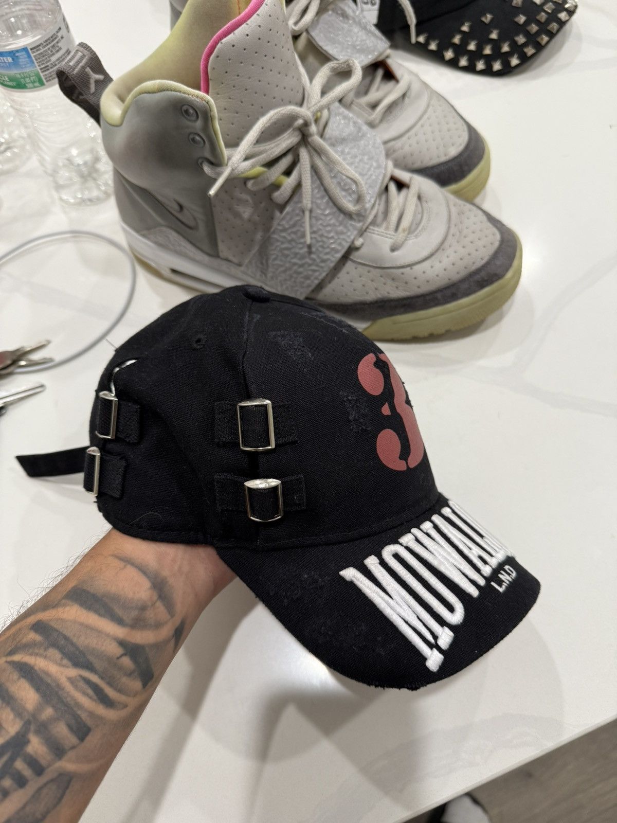 Mowalola hat