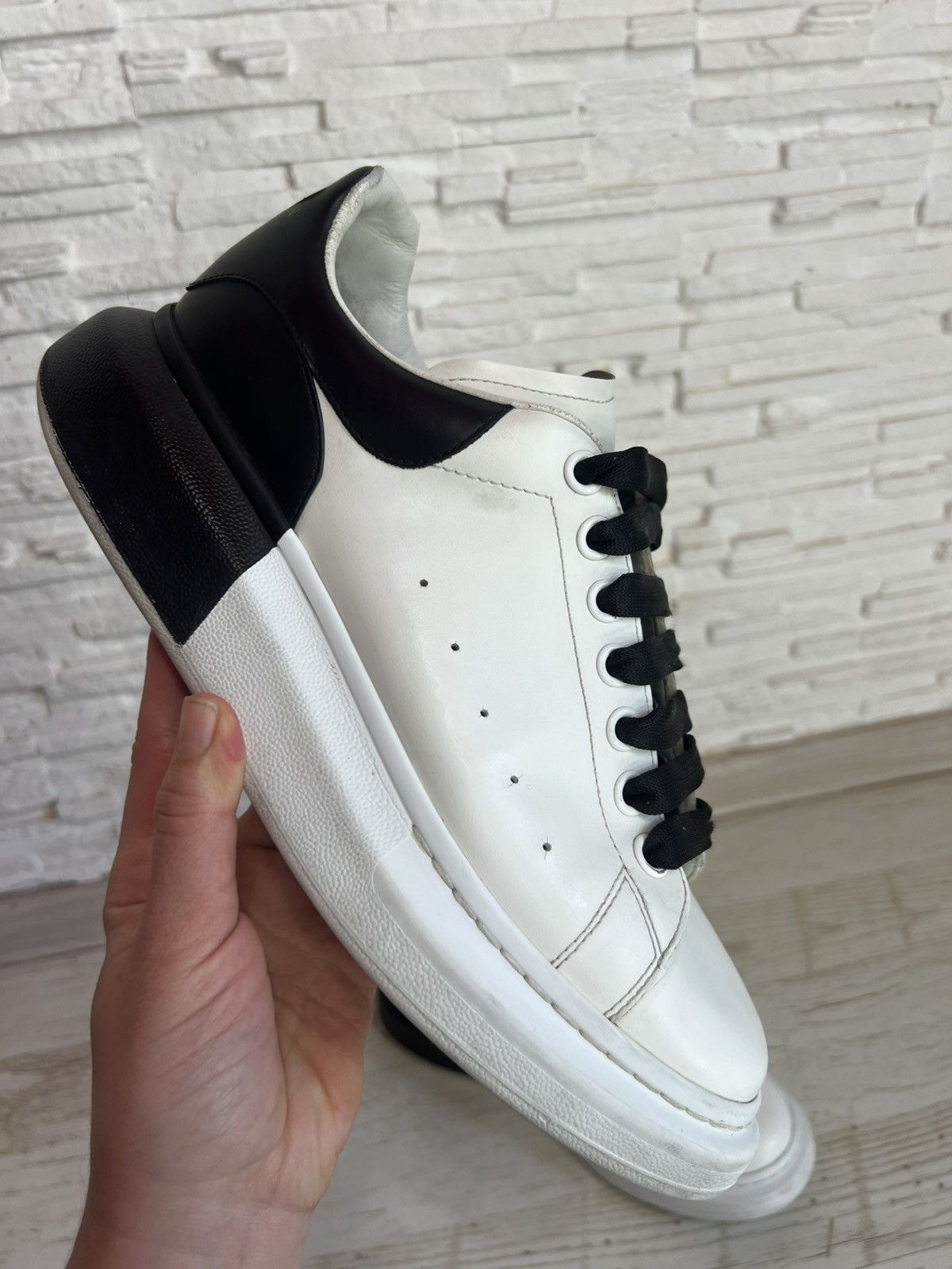 Alexander McQueen Alexander McQueen Oversized Leather Sneakers Size 42 Size US 9 / EU 42 - 6 Thumbnail