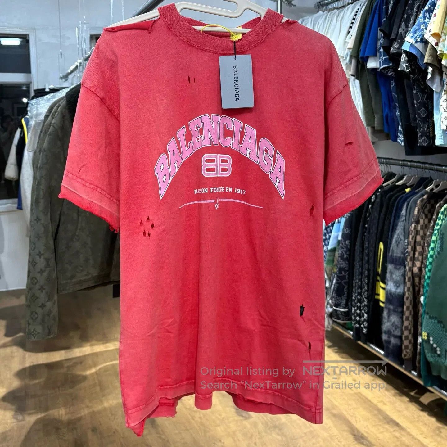 Balenciaga Balenciaga Scissor-style double-B distressed short-sleeved Size XS / US 0-2 / IT 36-38 - 1 Thumbnail