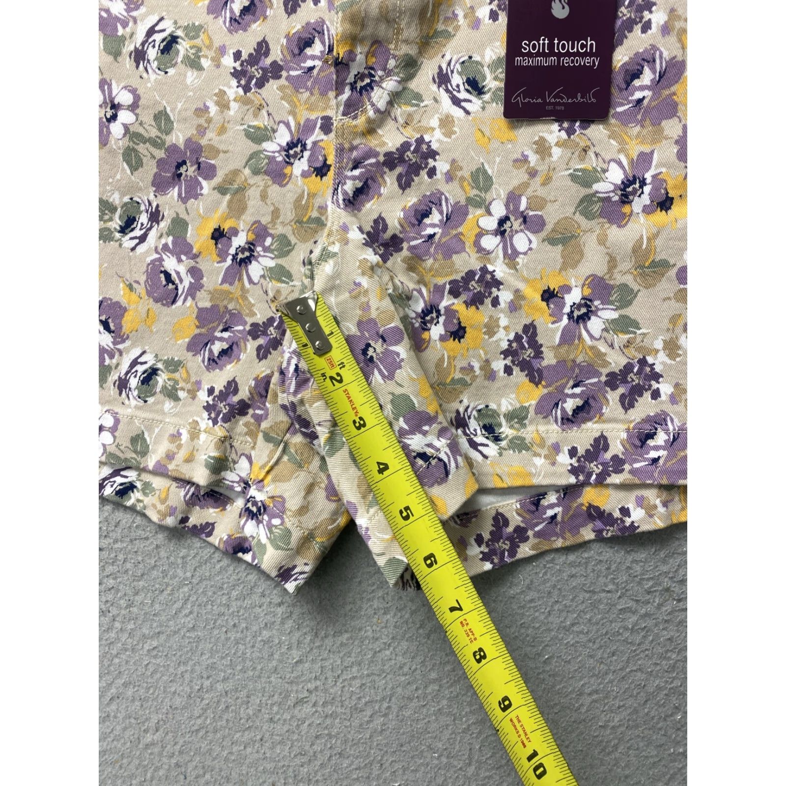 Gloria Vanderbilt Gloria Vanderbilt Shorts Women Casual Lavender Floral Size 18 Cotton Blend Size 40" / US 18 - 6 Thumbnail
