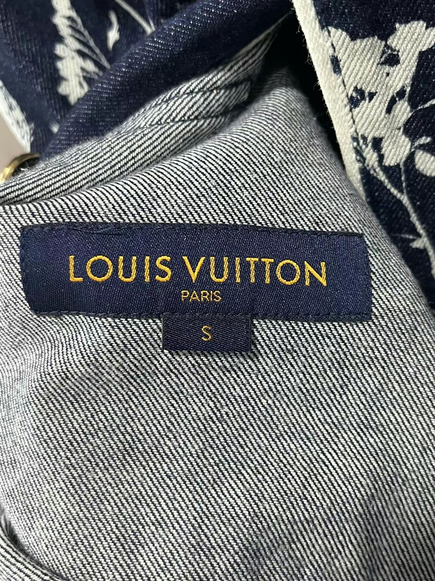 Louis Vuitton Louis Vuitton LV button ups Size US S / EU 44-46 / 1 - 6 Thumbnail