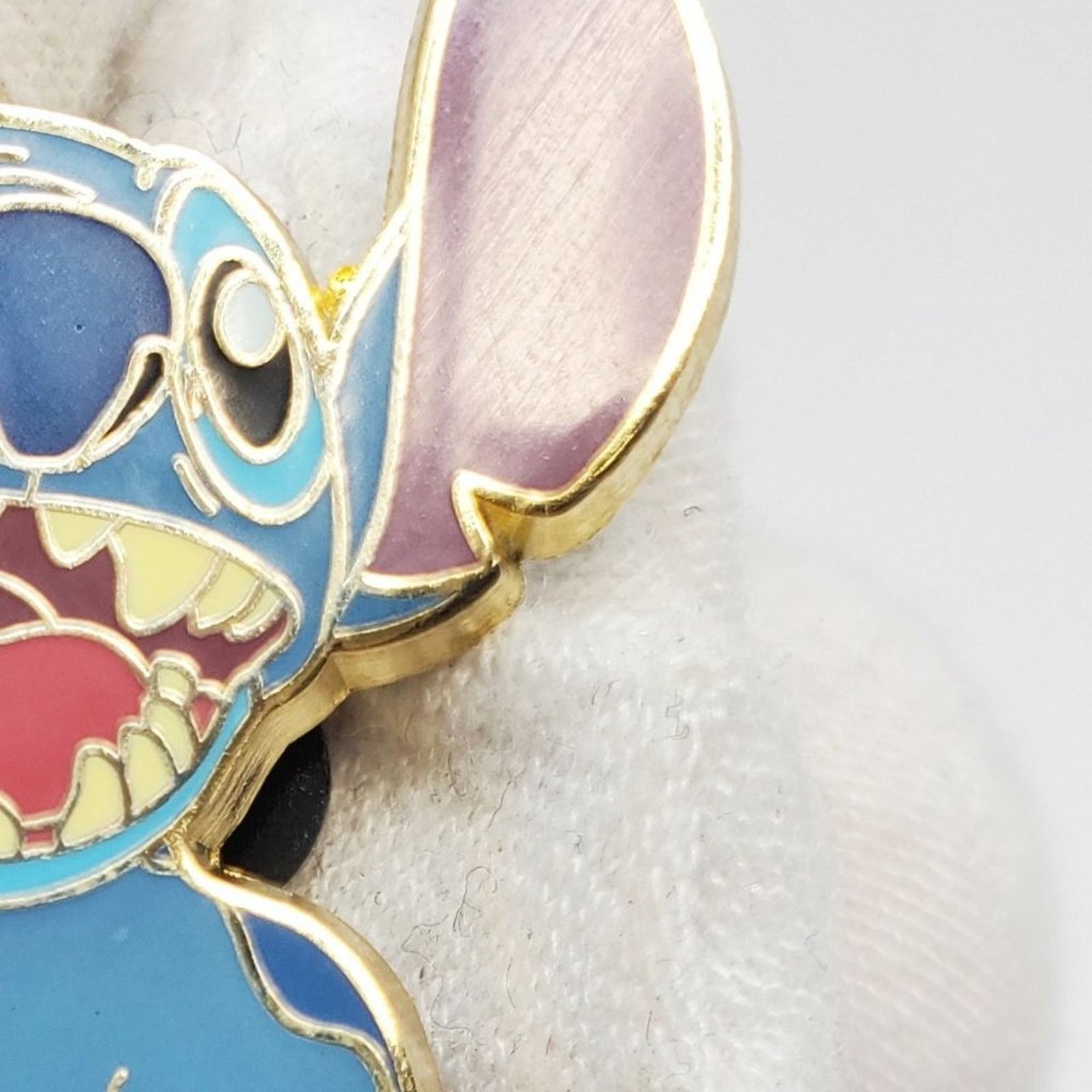 Disney Disney Lilo & Stitch Sitting 2008 Enamel Pin Size ONE SIZE - 4 Thumbnail