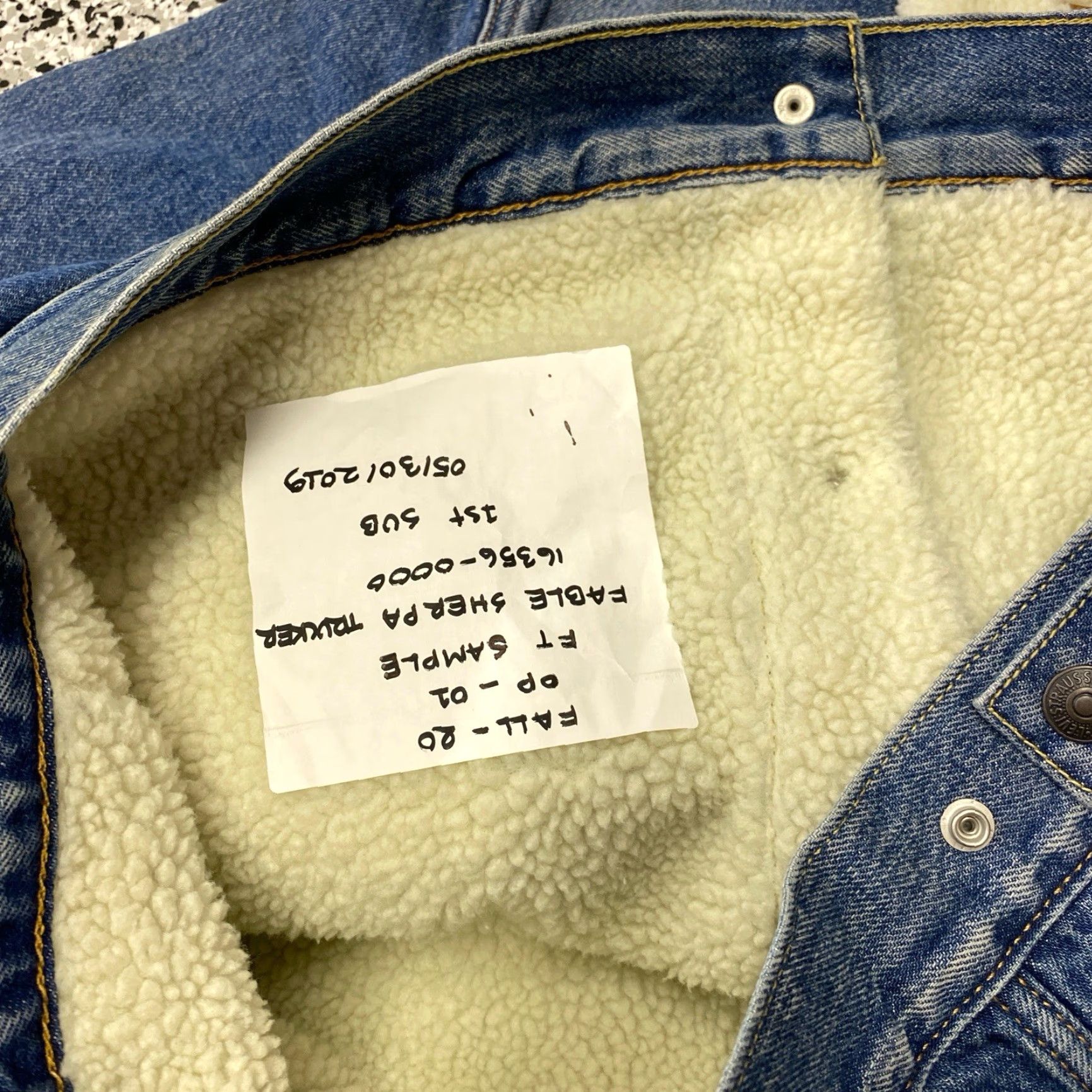 Levi's VINTAGE Levi's Trucker Jacket Denim Sample Stock Sherpa Lined Blue M Men Medium Jacket Size US M / EU 48-50 / 2 - 5 Thumbnail