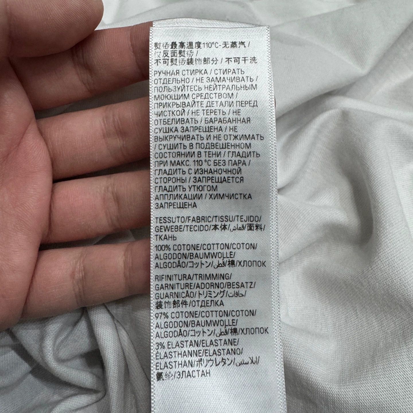 Balenciaga Balenciaga ring punched destroyed T-shirt 98 new stain Size US S / EU 44-46 / 1 - 5 Thumbnail